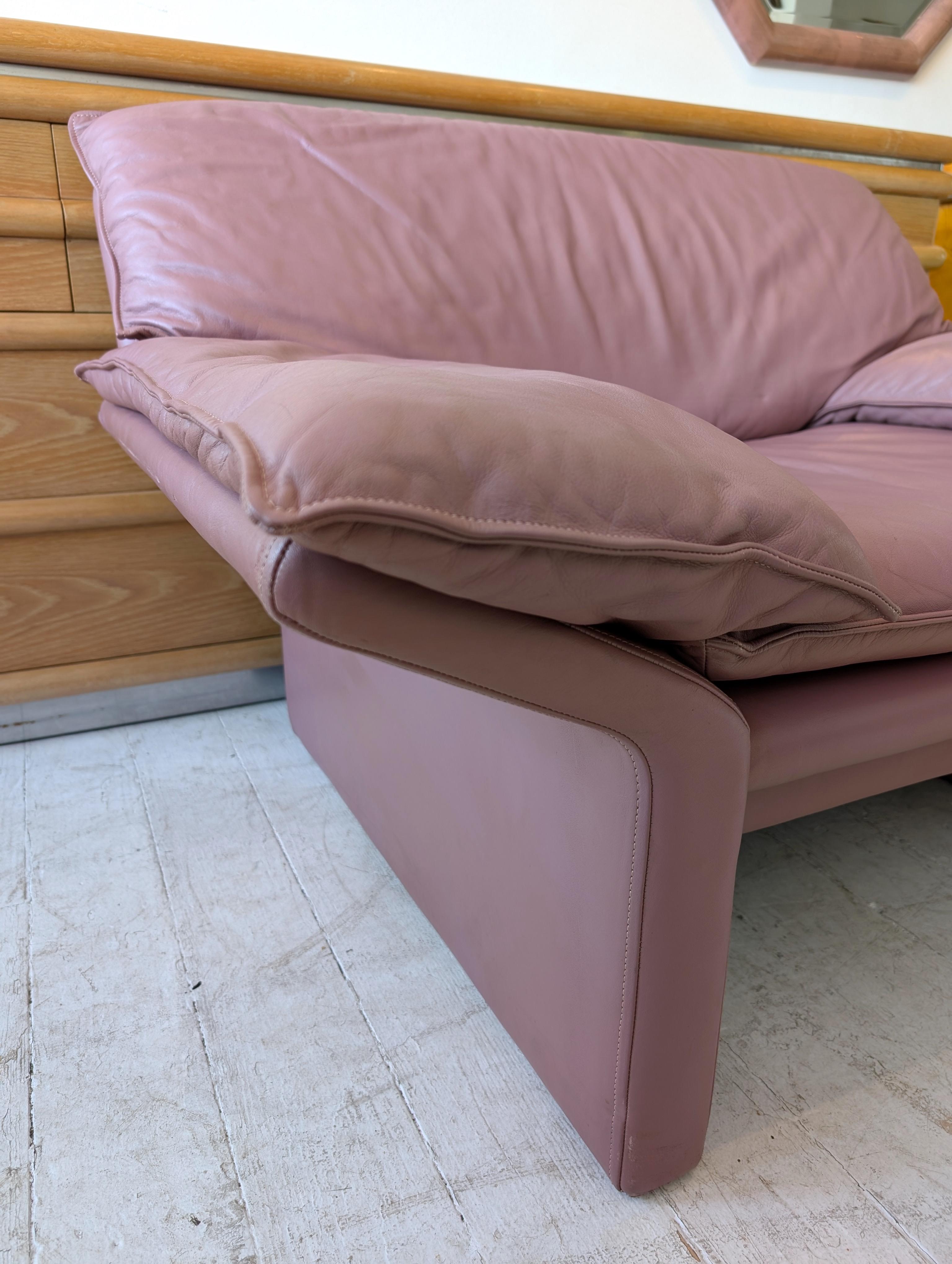 Angulaire postmoderne vintage  Fauteuil en cuir rose/ mauve de Brayton, États-Unis, années 1980 en vente 5
