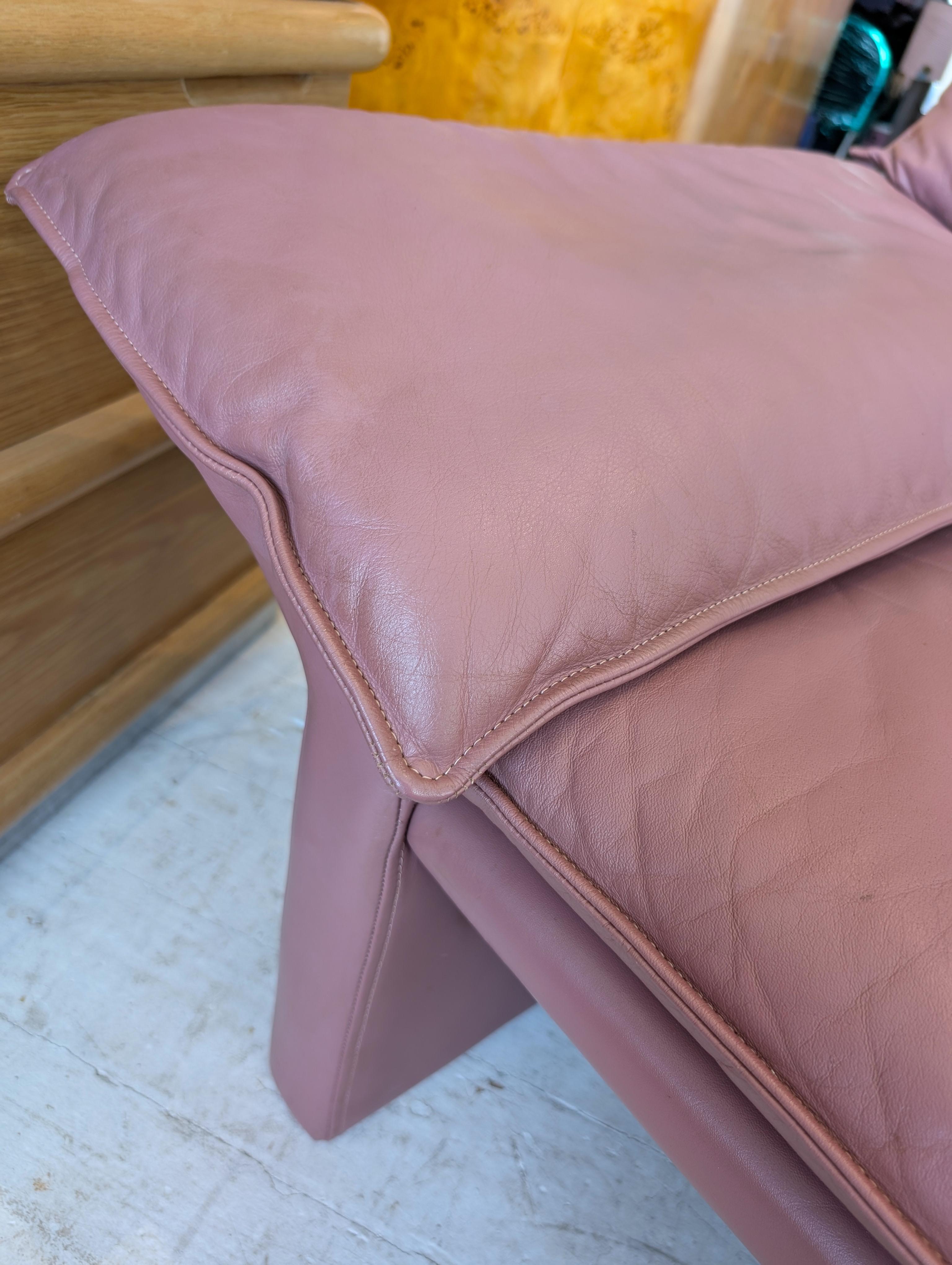Angulaire postmoderne vintage  Fauteuil en cuir rose/ mauve de Brayton, États-Unis, années 1980 en vente 8