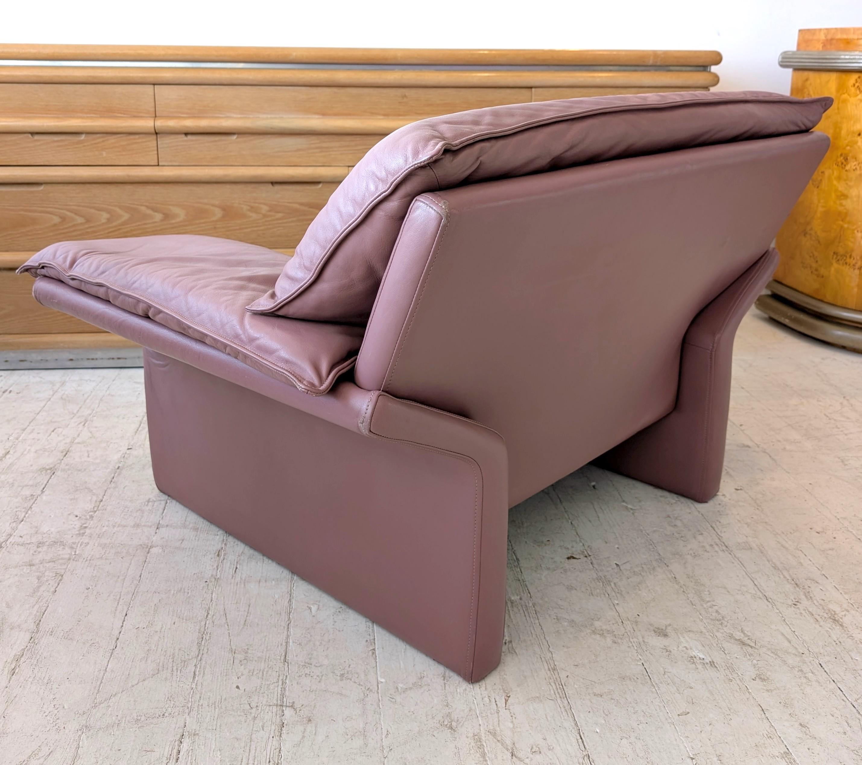 Angulaire postmoderne vintage  Fauteuil en cuir rose/ mauve de Brayton, États-Unis, années 1980 en vente 2