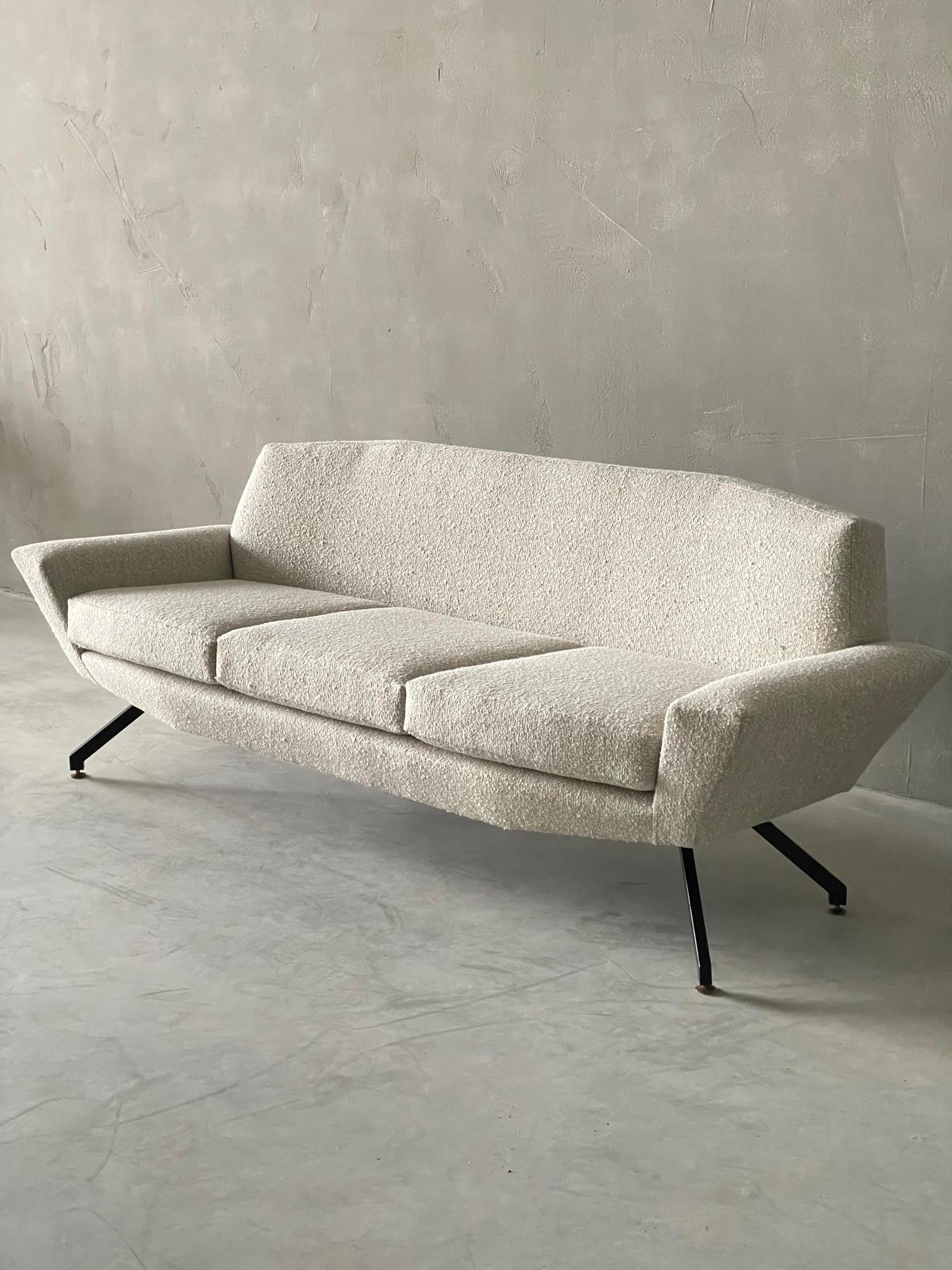 Angular Upholstered Lenzi Sofa, Italy, 1950s In Good Condition In New York, NY