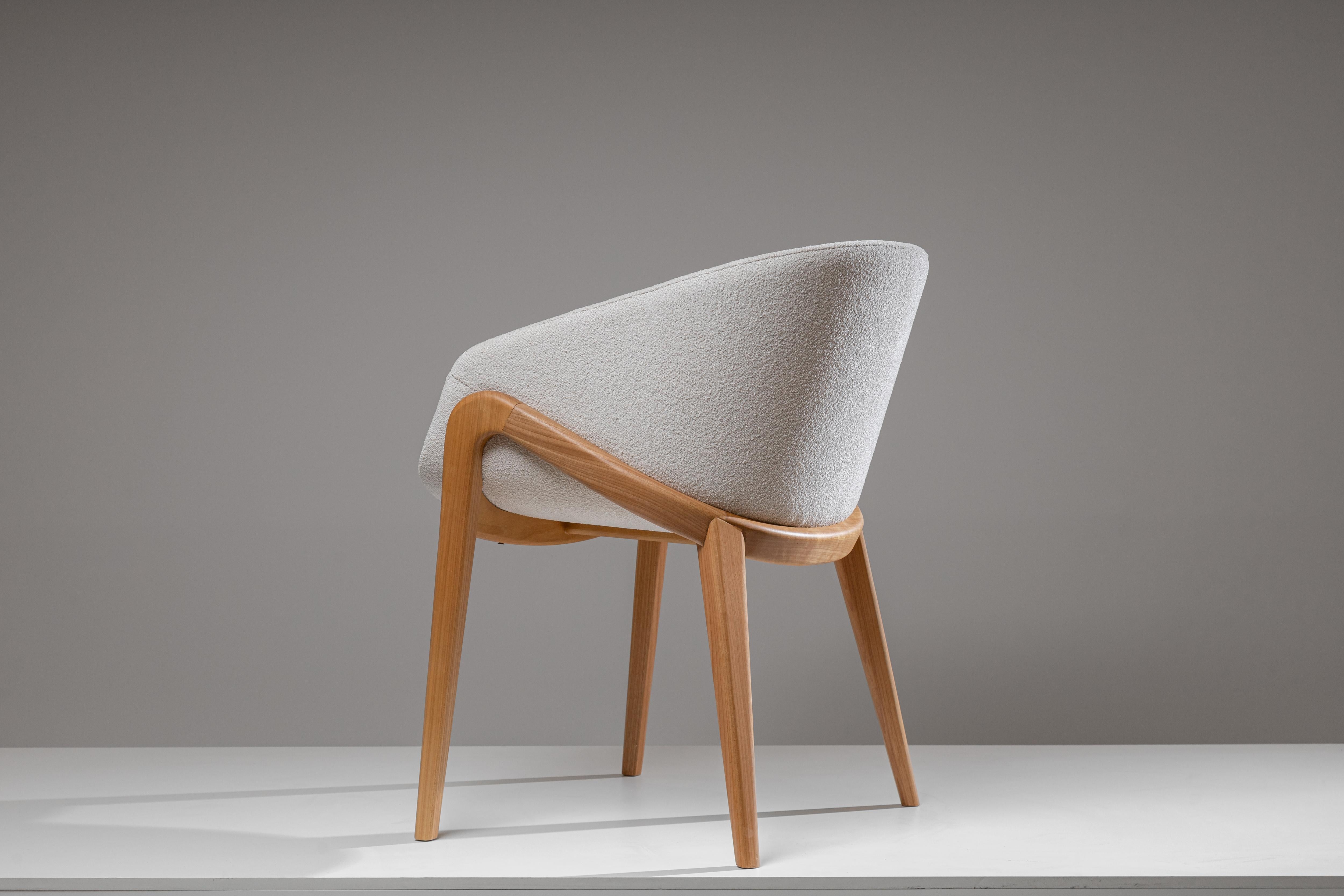 Ângulo Brazilian Contemporary Wood and Fabric Chair by Lattoog In New Condition For Sale In Sao Paolo, BR