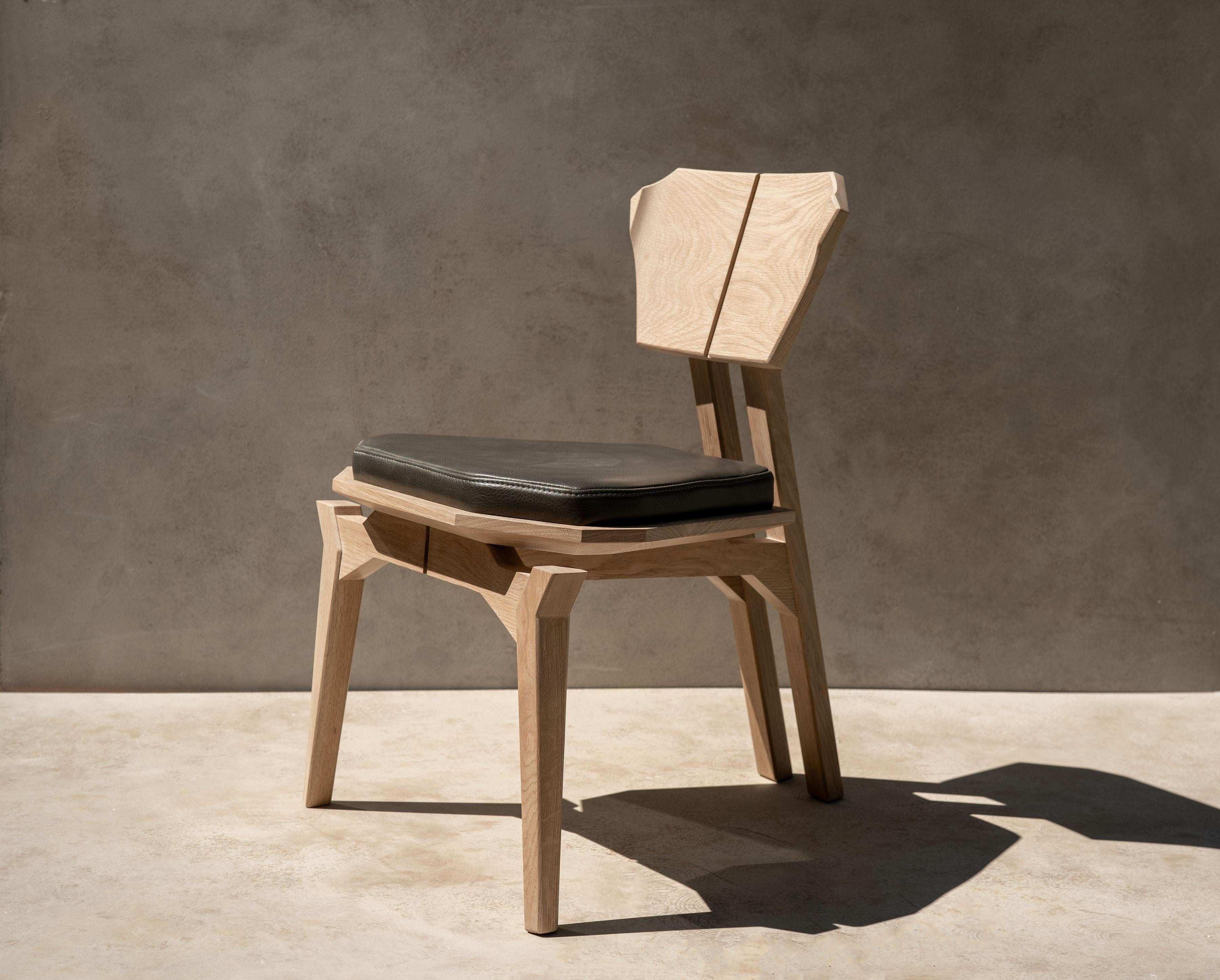 Ángulo chair by Arturo Verástegui
Dimensions: D 54 x W 60 x H 78 cm
Materials: oak wood, leather.
Available in leather or fabric.

Chair made of burnt and natural white oak with upholstered seat in fabric or leather.

Arturo Verástegui has