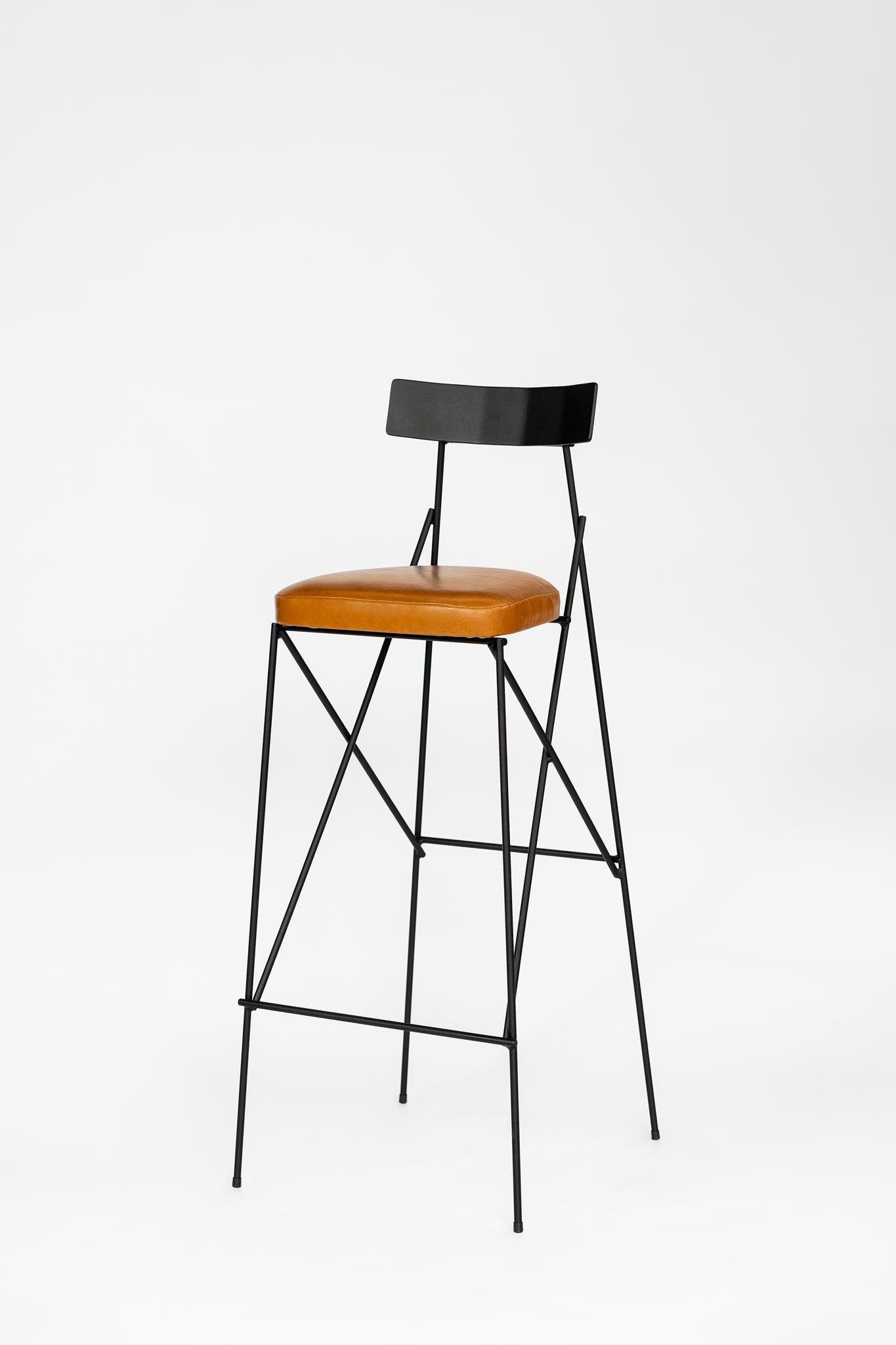 Ângulos-Hocker von Estúdio Few (Metall) im Angebot
