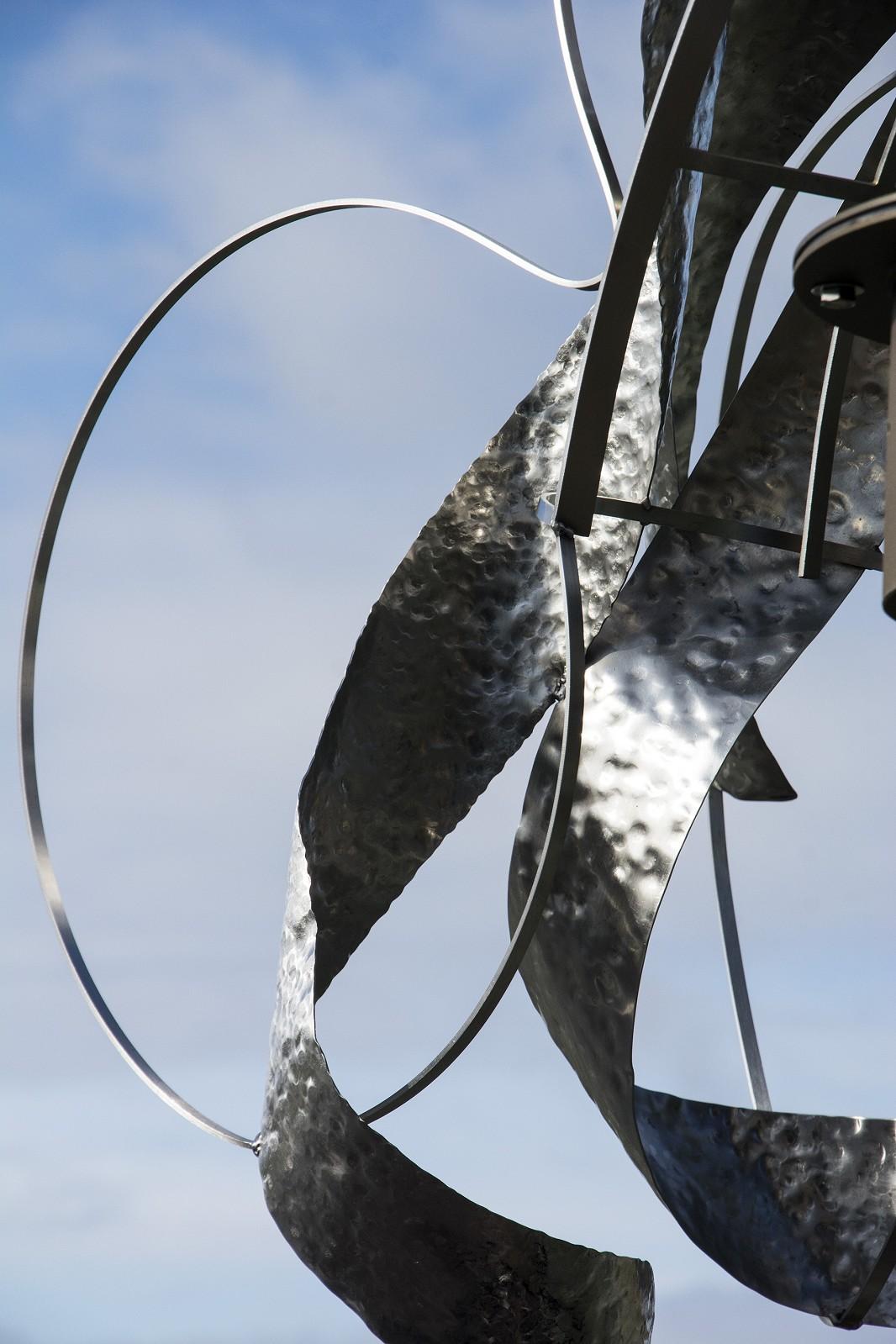 Oiseau régional - Sculpture d'extérieur - Contemporain Mixed Media Art par Ania Biczysko