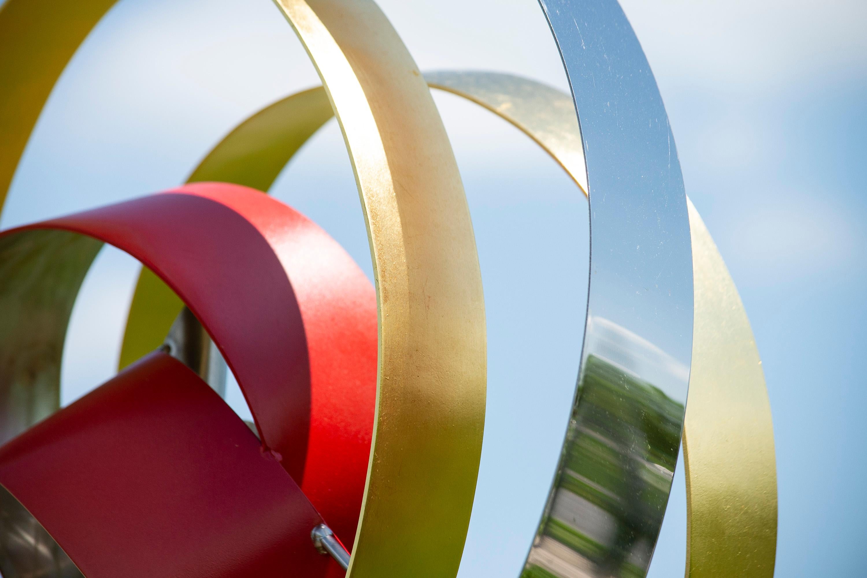 Il Sole - Energia della vita - scultura da esterno in acciaio inossidabile e foglia d'oro 24k in vendita 1