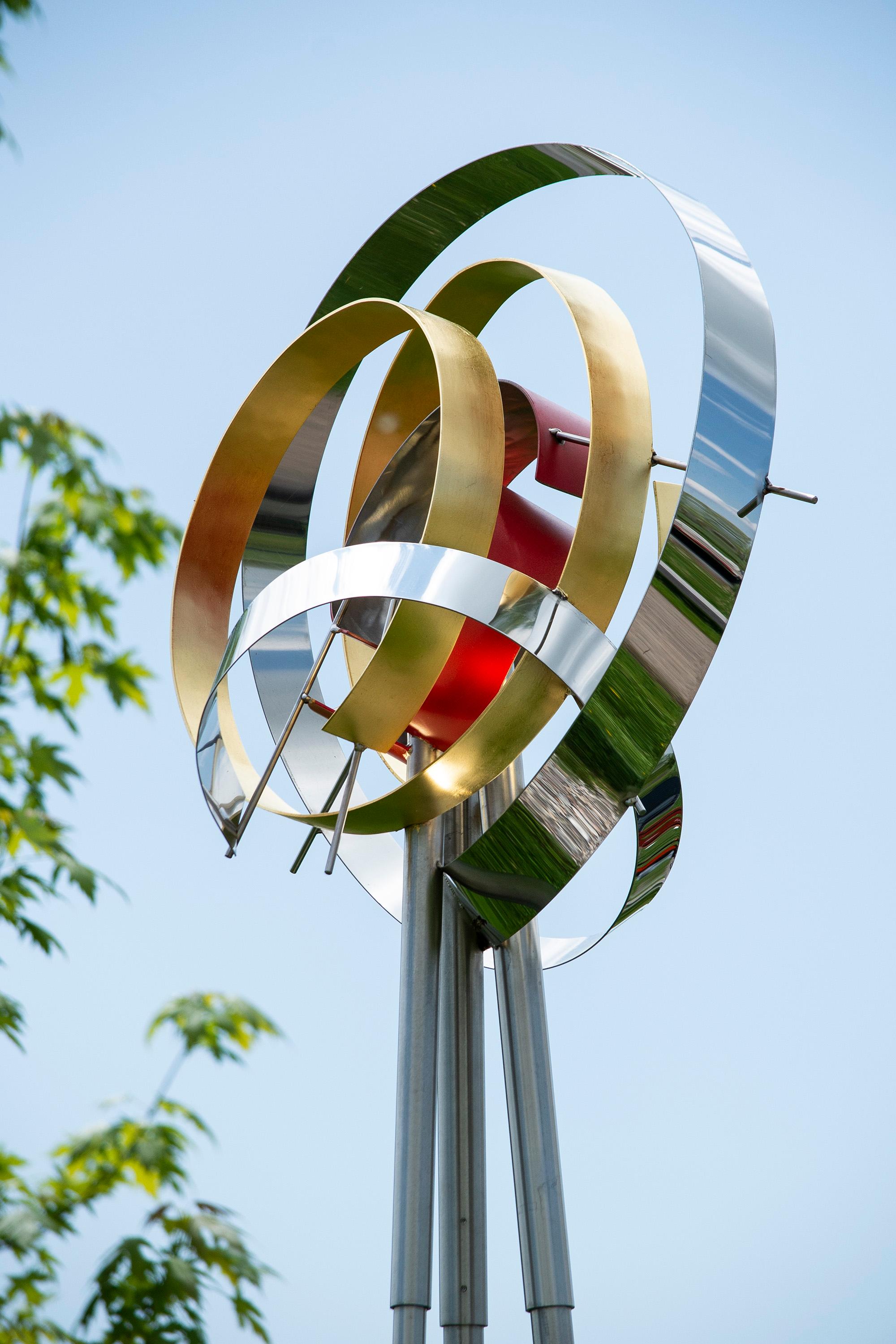 Il Sole - Energia della vita - scultura da esterno in acciaio inossidabile e foglia d'oro 24k in vendita 3