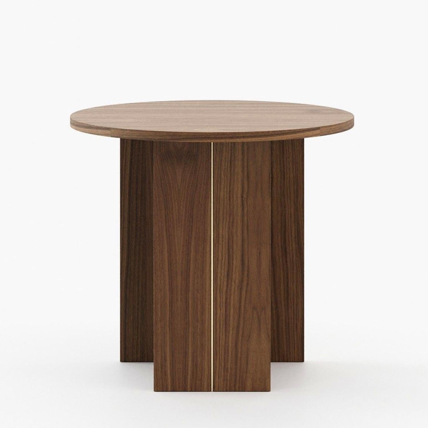 Side Table Ania with all structure in walnut wood veneered
with polished stainless steel trim in gold finish.
Also available on request in grey oak matte, or in natural oak, or in
ebony matte finish.
