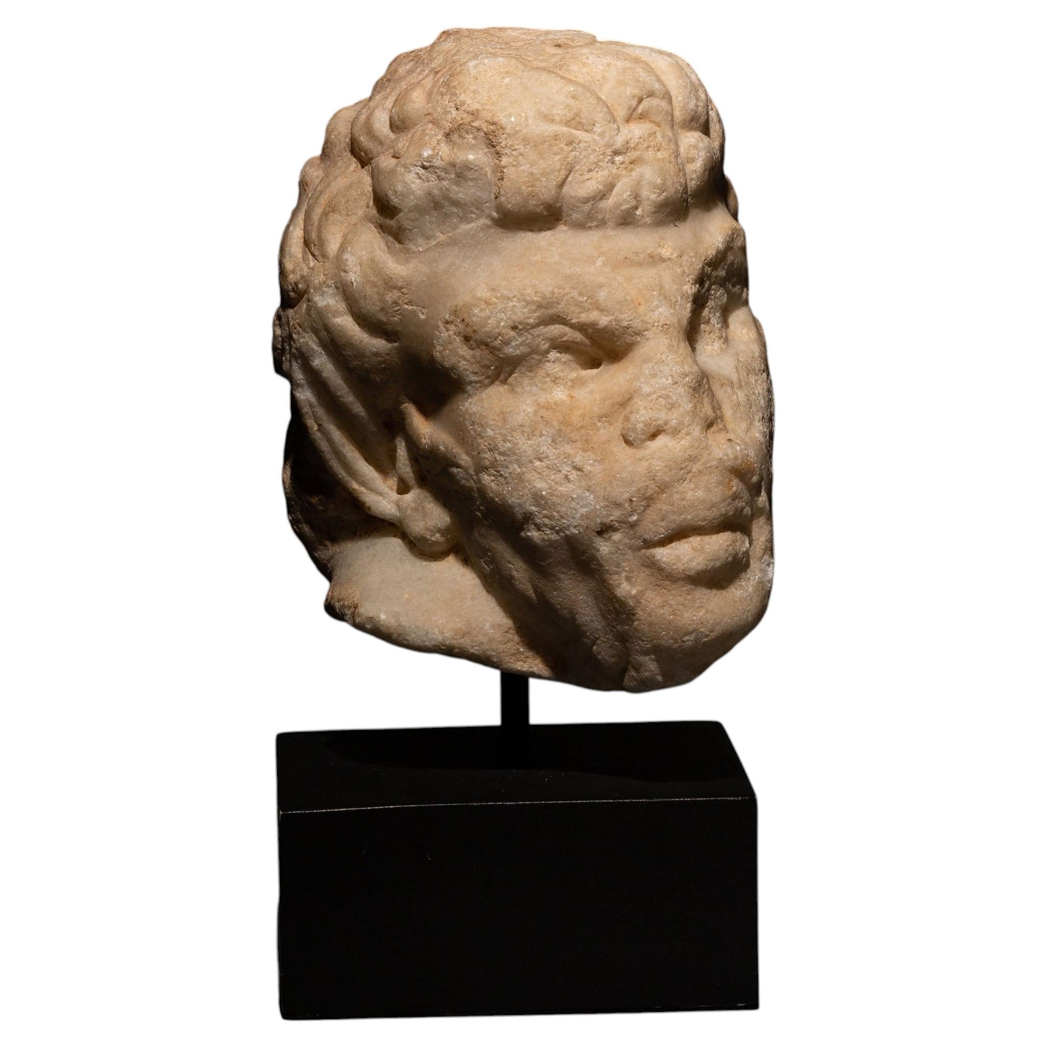 Tête de satyre romaine en marbre d'Anicent en vente
