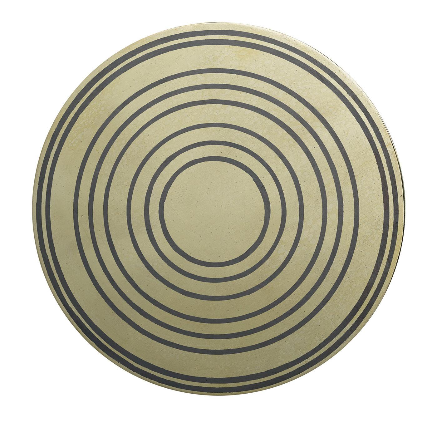 This set of six brass coasters belongs to the Aniconismo Collection of designs following the tenets of aniconism, banning the depiction of living creatures shared by many cultures. Echoing kinetic forces with their concentric design, they are