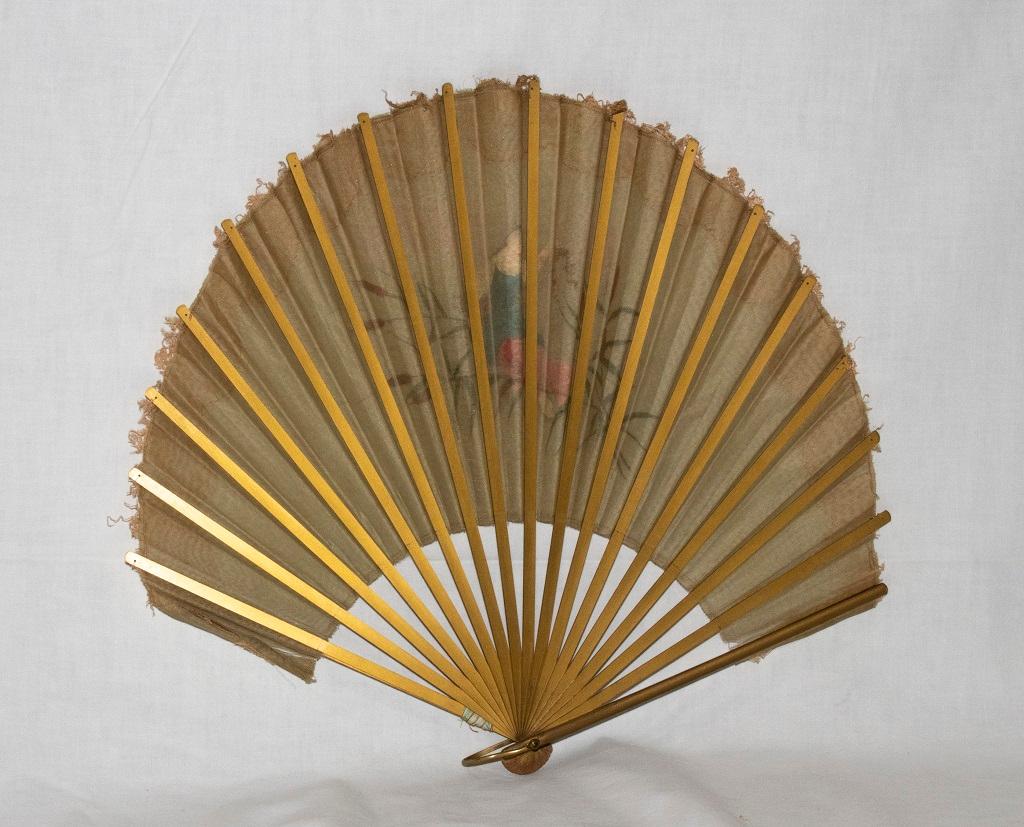 Traditional Italian fan is an original decorative object realized in Italy in the half of the 18th century.

The fan is realized completely in gilded silk, decorated gilded wood and pink embroidery all around it. 

In the center of the fan there