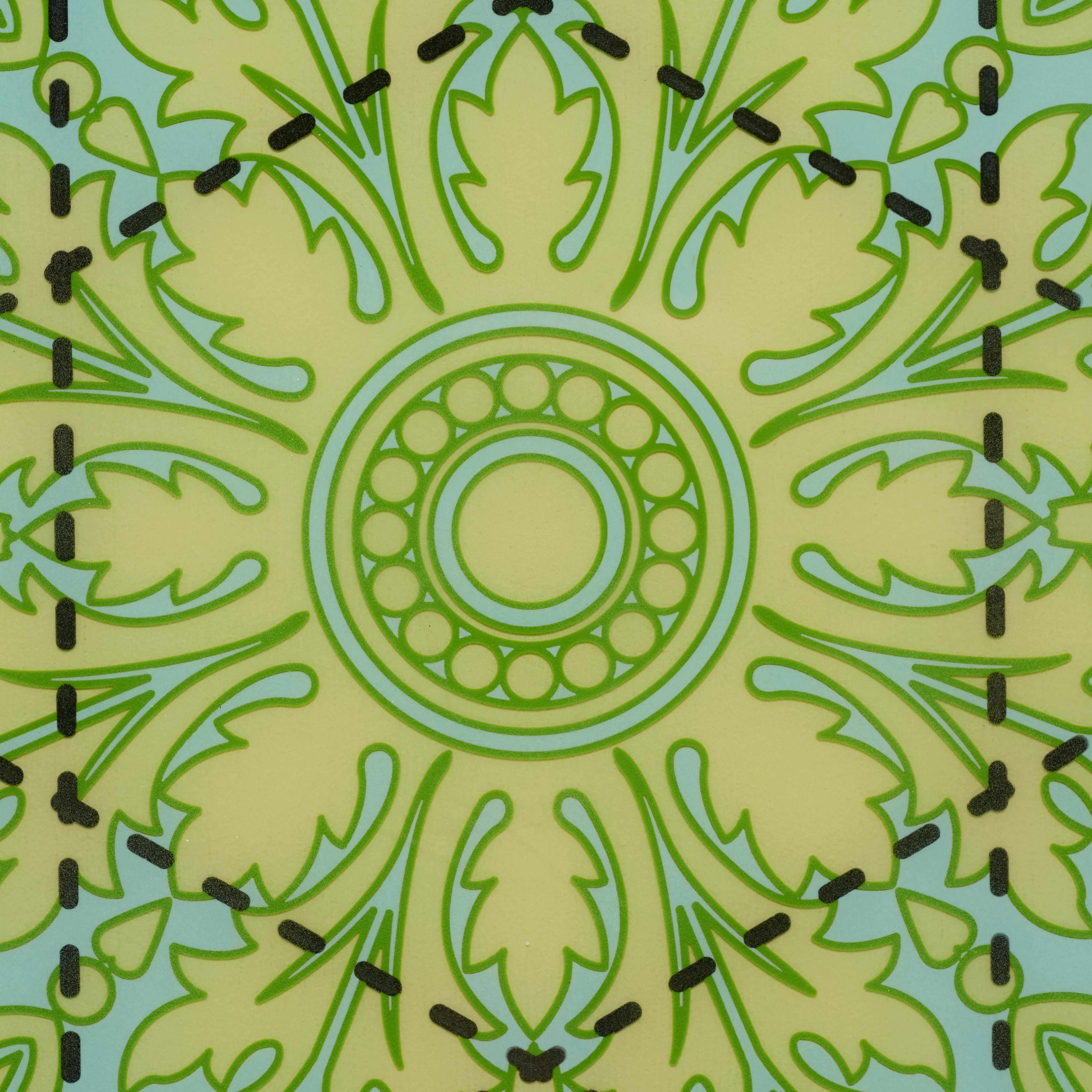 Anila Quayyum Agha
Paradiso decostruito II (Giardini Mughal - Verde/Blu), 2022
Resina
47 x 47 pollici (119,4 x 119,4 cm)
AQA083

Anila Quayyum Agha (nata nel 1965 a Lahore, Pakistan) è un'artista pakistano-americana che lavora in modo