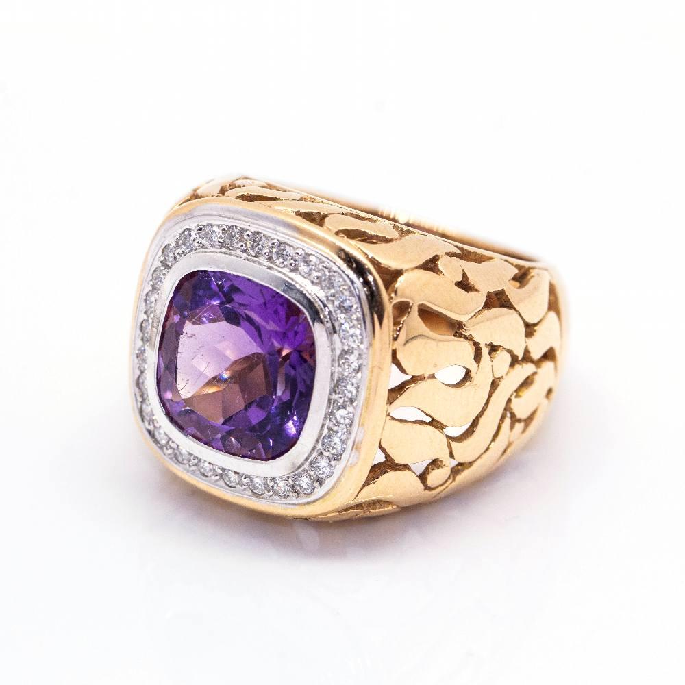 Ring in Rose and White Gold Unisex  28x Brilliant Cut Diamonds with total weight 0,39cts., quality G/Vs and 1x Amethyst of 5,52ct.  Size 15  Rose Gold and White Gold 18 kt.  16,20 grams.  Measurements: 19mm maximum width.  Brand new product 