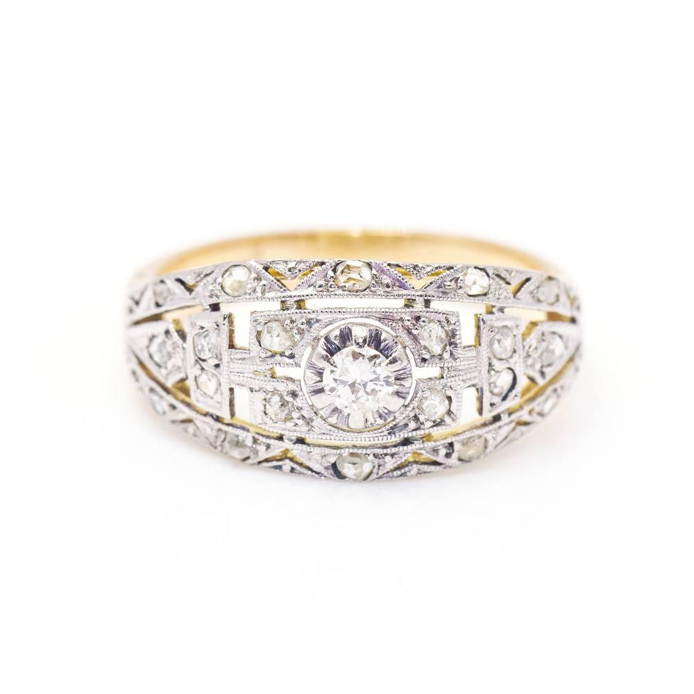 Vintage Belle Époque 1920's two-tone ring for woman  21x Diamonds in antique cut with a total weight of approx. 0,12ct  Size 14  18kt Yellow Gold and 950 Platinum  4,00 grams.  Original Antique Pre-Owned Item. This ring is in excellent condition 