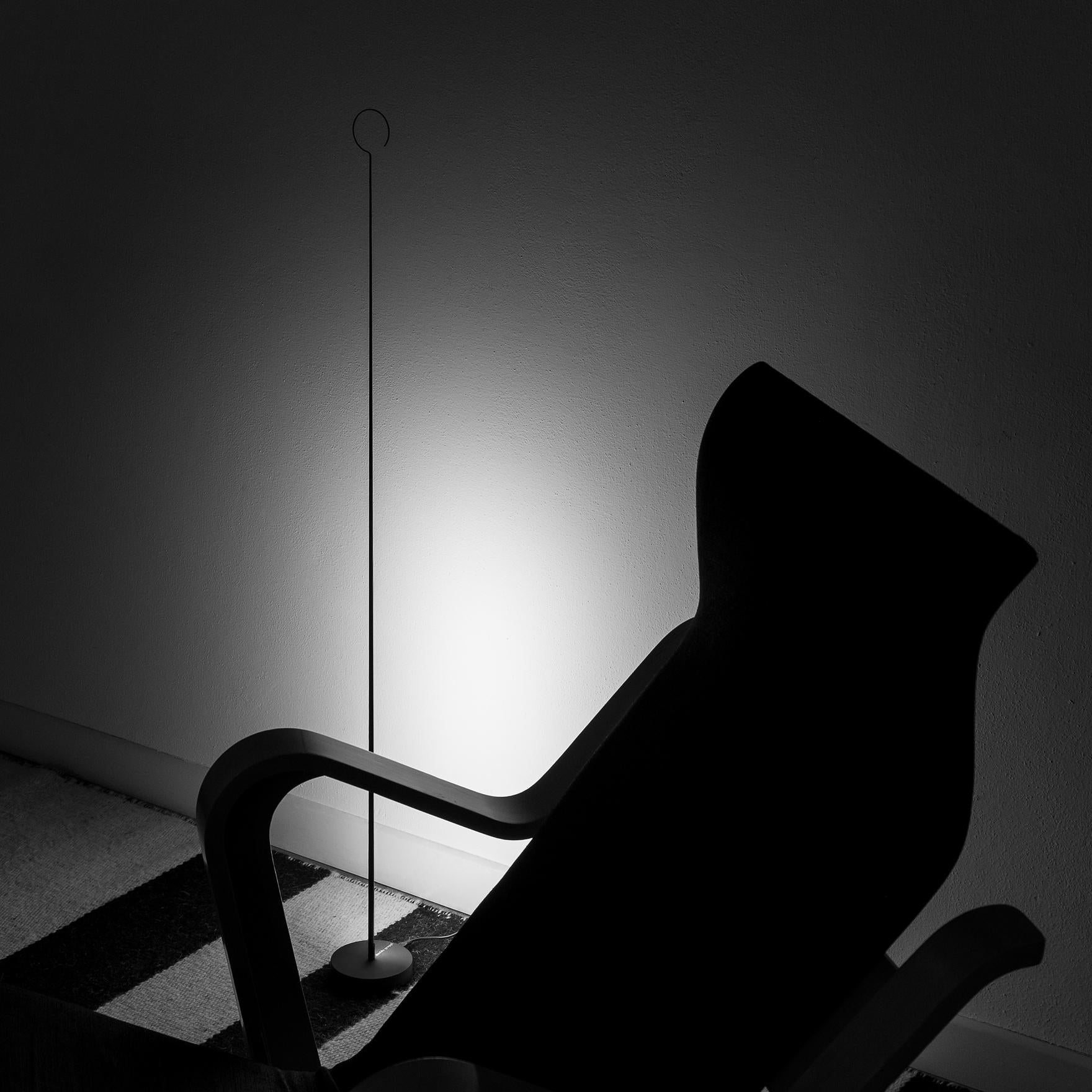 Anima / Table Lamp 
by Davide Groppi - Giorgio Rava

It’s the emotion of an indirect light with an aesthetic poised between Scandinavian and Japanese design, two apparently distant cultures but, actually, very close.
At the top, an open circle,