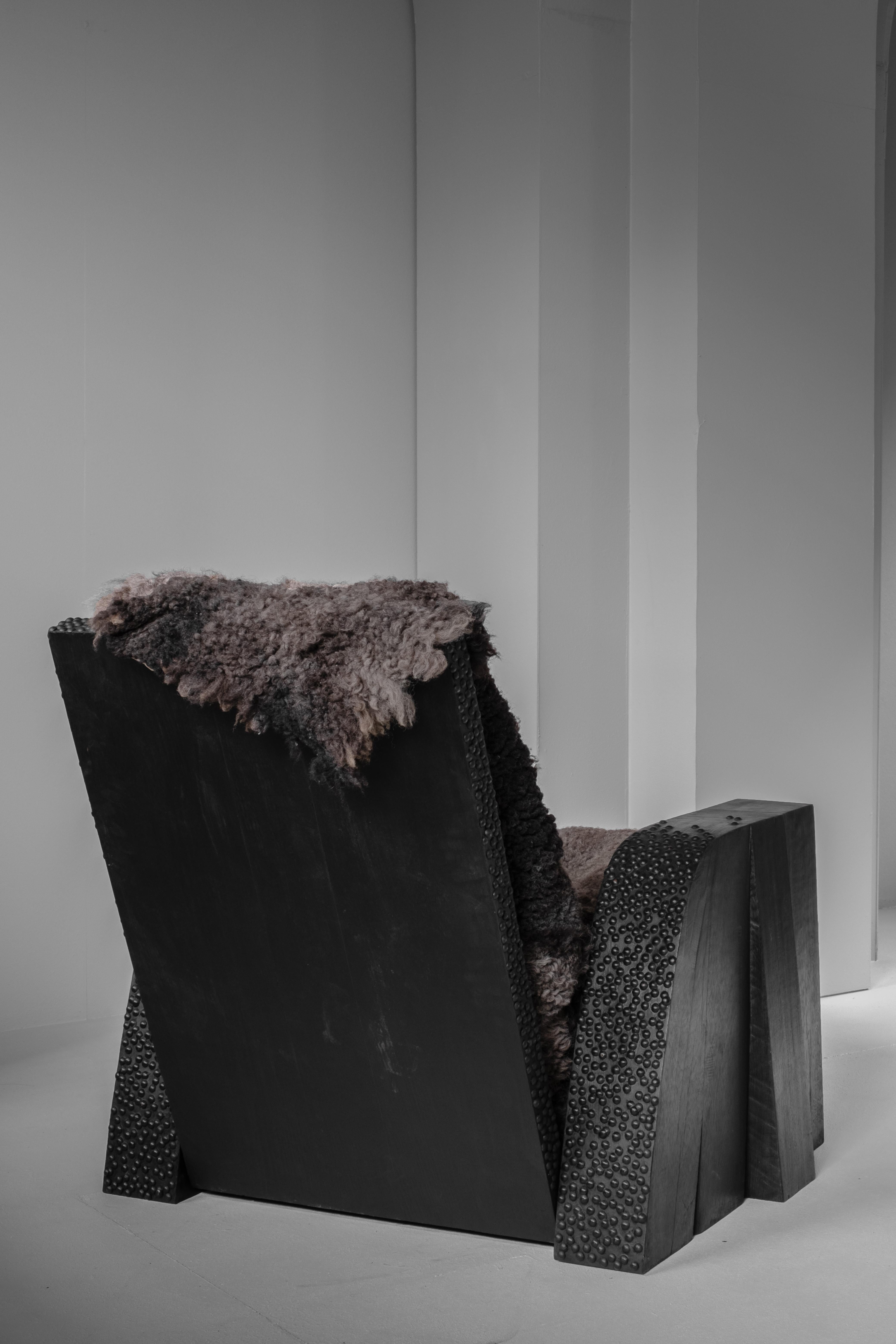 Animal armchair (edition of 12), sculpted Iroko wood, Arno Declercq

Measures: L 90 cm x W 90 cm x H 80 cm
L 35.5” x W 35.5” x H 31.5”

Material: Iroko wood and sheepskin by Carine Boxy

Signed by Arno Declercq

Arno Declercq
Belgian