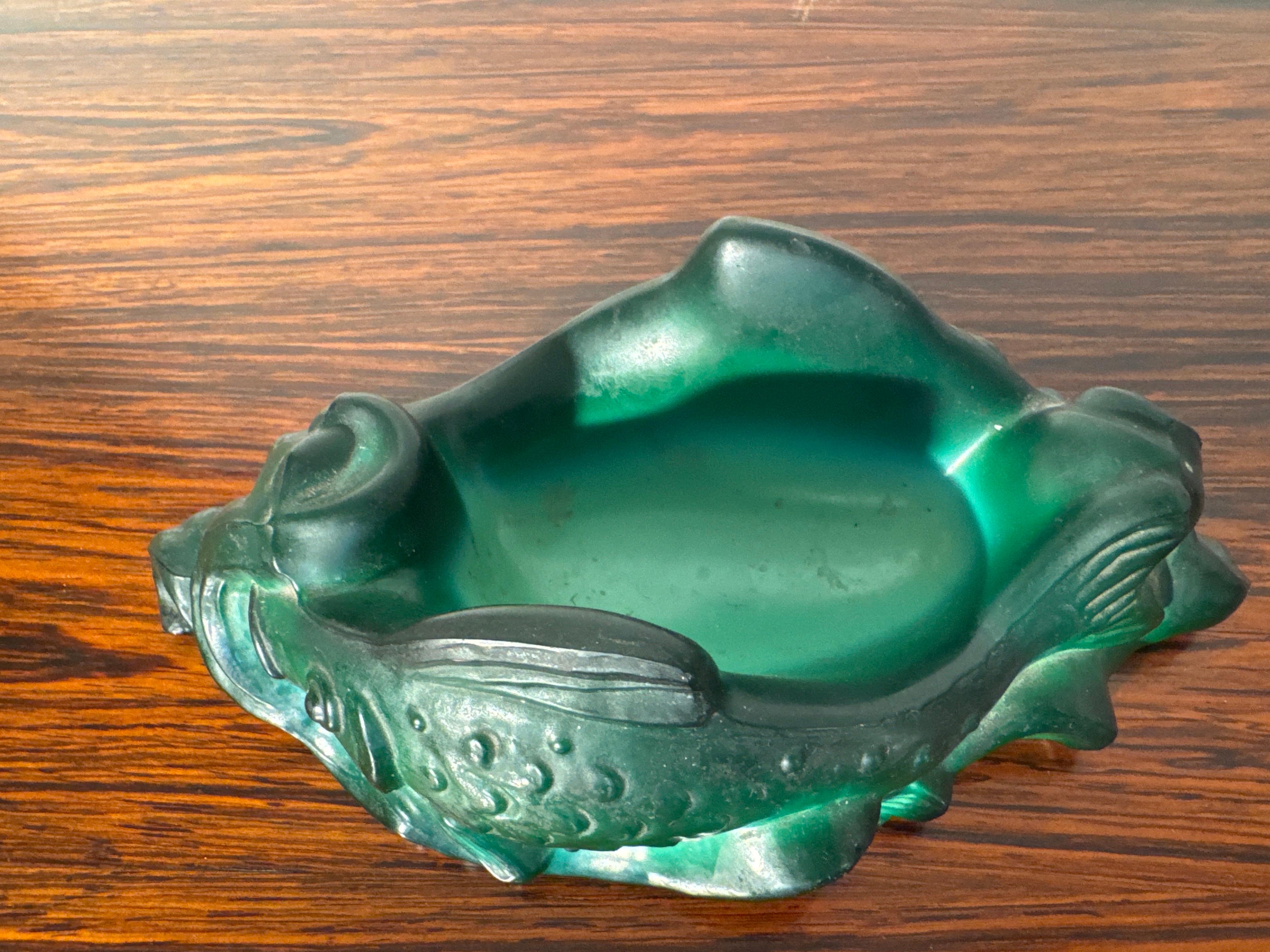 Stampato Oggetto in vetro artistico animale Pesce di malachite progettato da H. Hoffmann e C. Schlevogt. in vendita