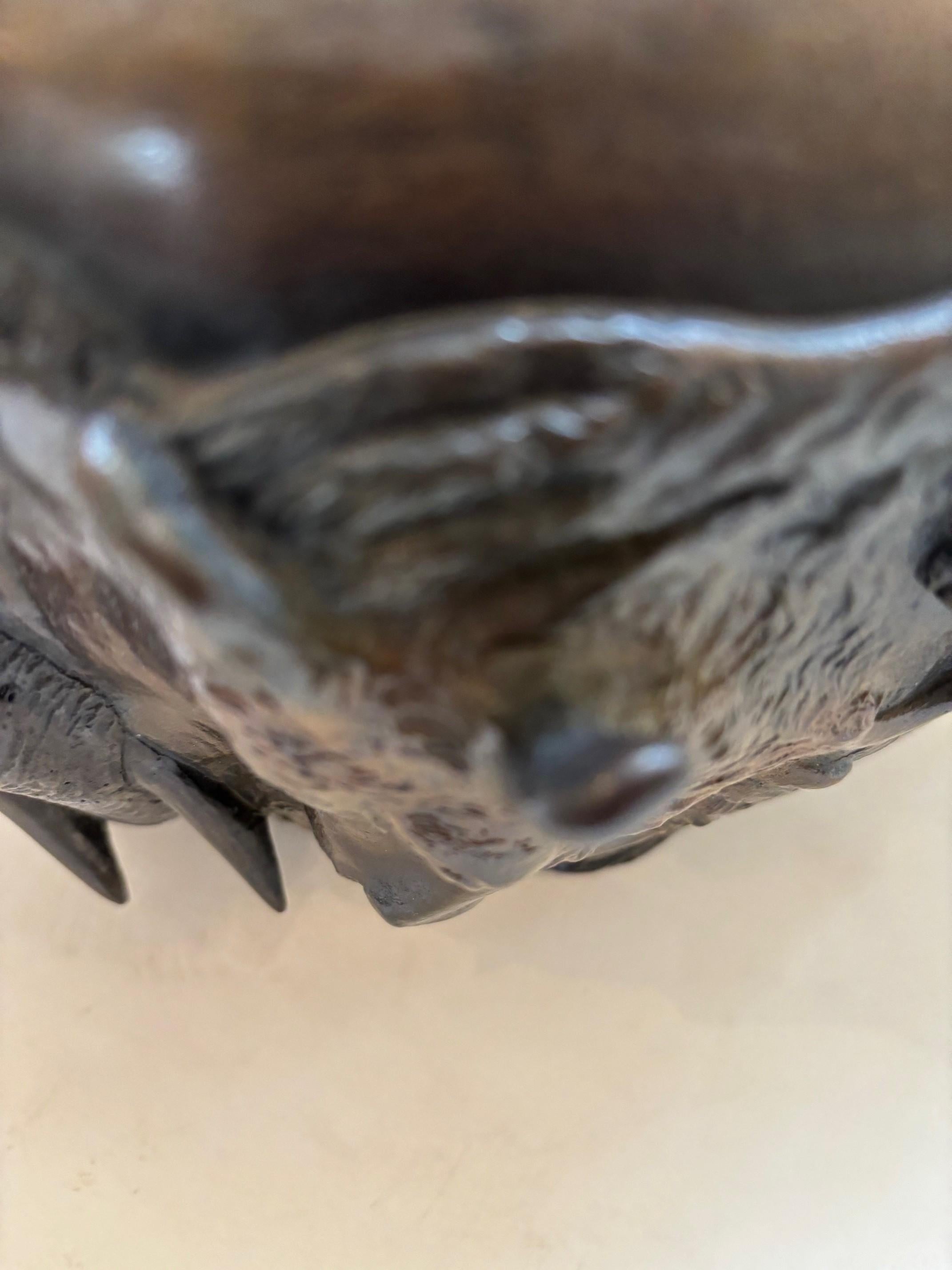 Ciotola per animali in bronzo fuso Multi-Patina da faccia di leone originale giapponese in vendita 4