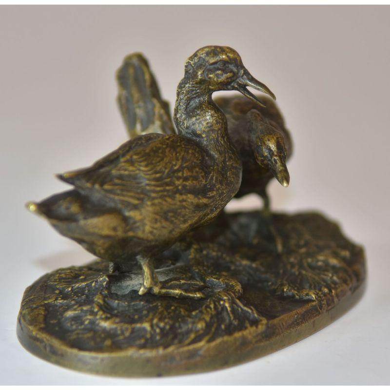 XIXe siècle Bronze animalier avec un groupe de canards par P. J Mne Période 19ème siècle en vente