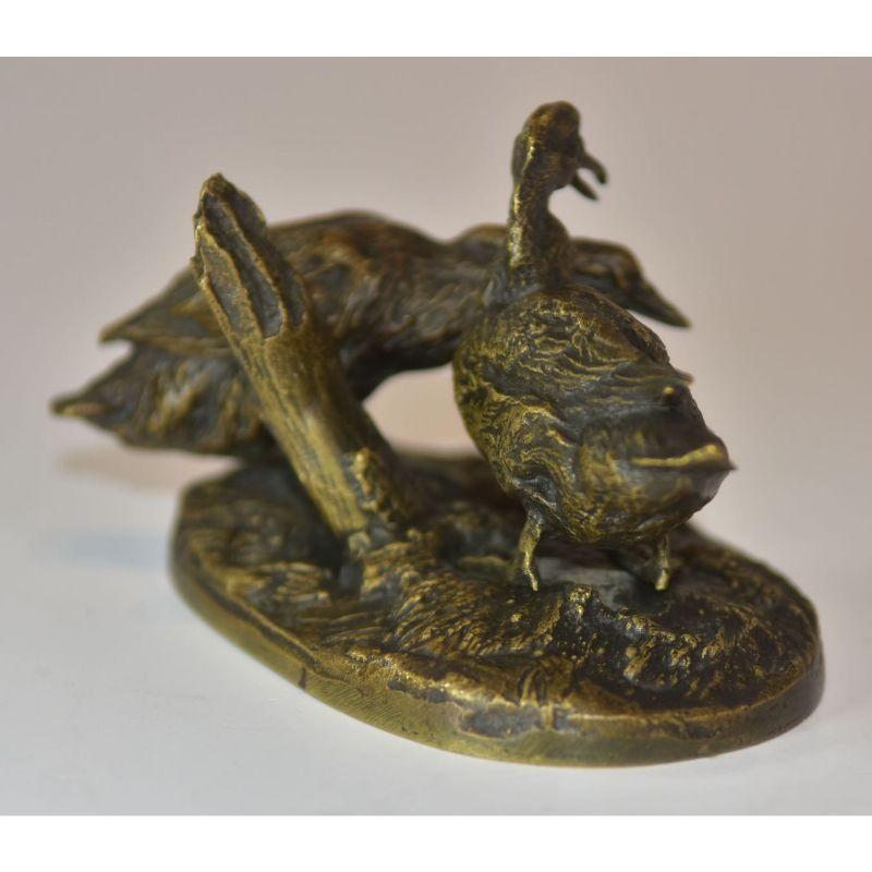 Bronze animalier avec un groupe de canards par P. J Mne Période 19ème siècle en vente 1