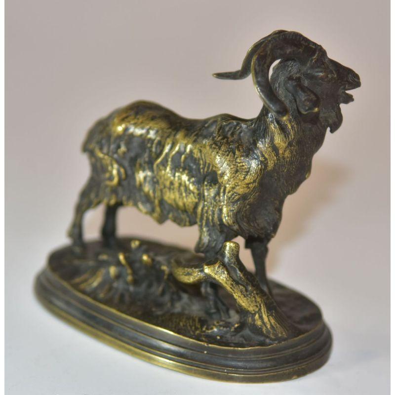 The animal bronze goat by P. J Mène. Medal patina. Period late nineteenth. Dimension 13.5 cm long 12.5 cm high and 8.5 cm deep.

Additional information:
Material: Bronze
Artist: Pierre-Jules Mene (1810-1879).
