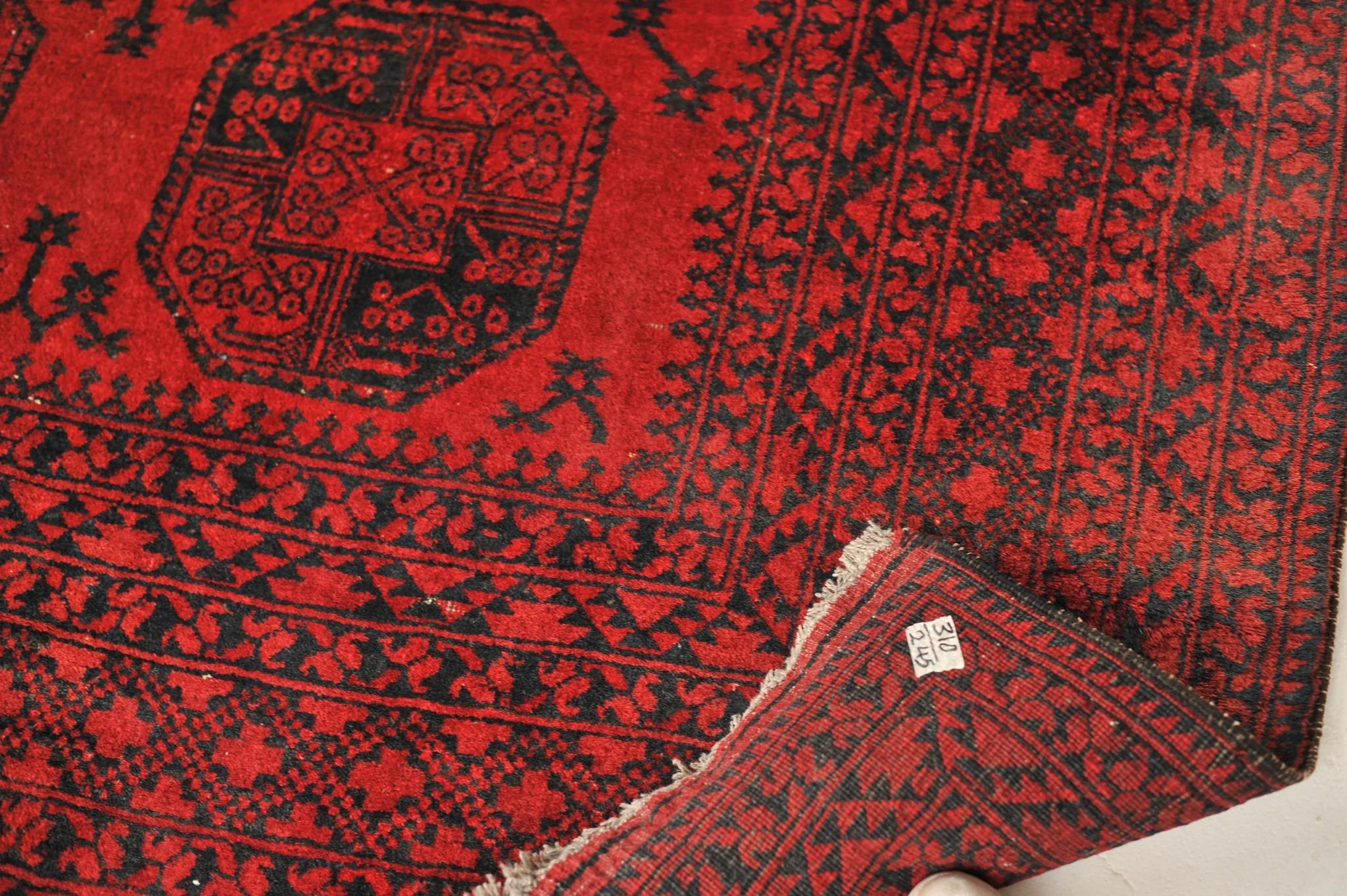 Animal Crossing Lovely Vintage Rug Ersari Elephant & Tracks, circa 1960's For Sale 5