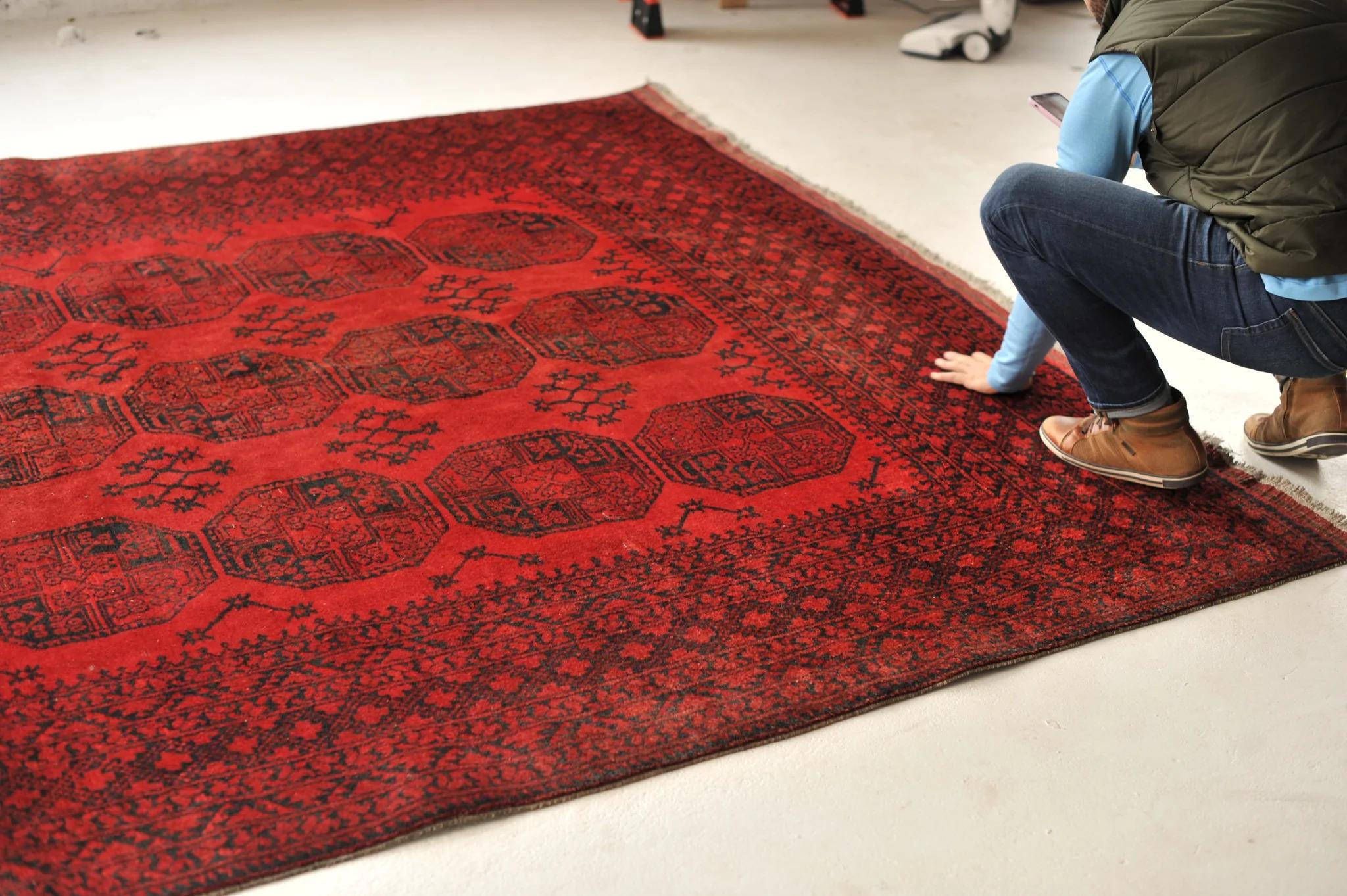 Animal Crossing Lovely Vintage Rug Ersari Elephant & Tracks, circa 1960's For Sale 6