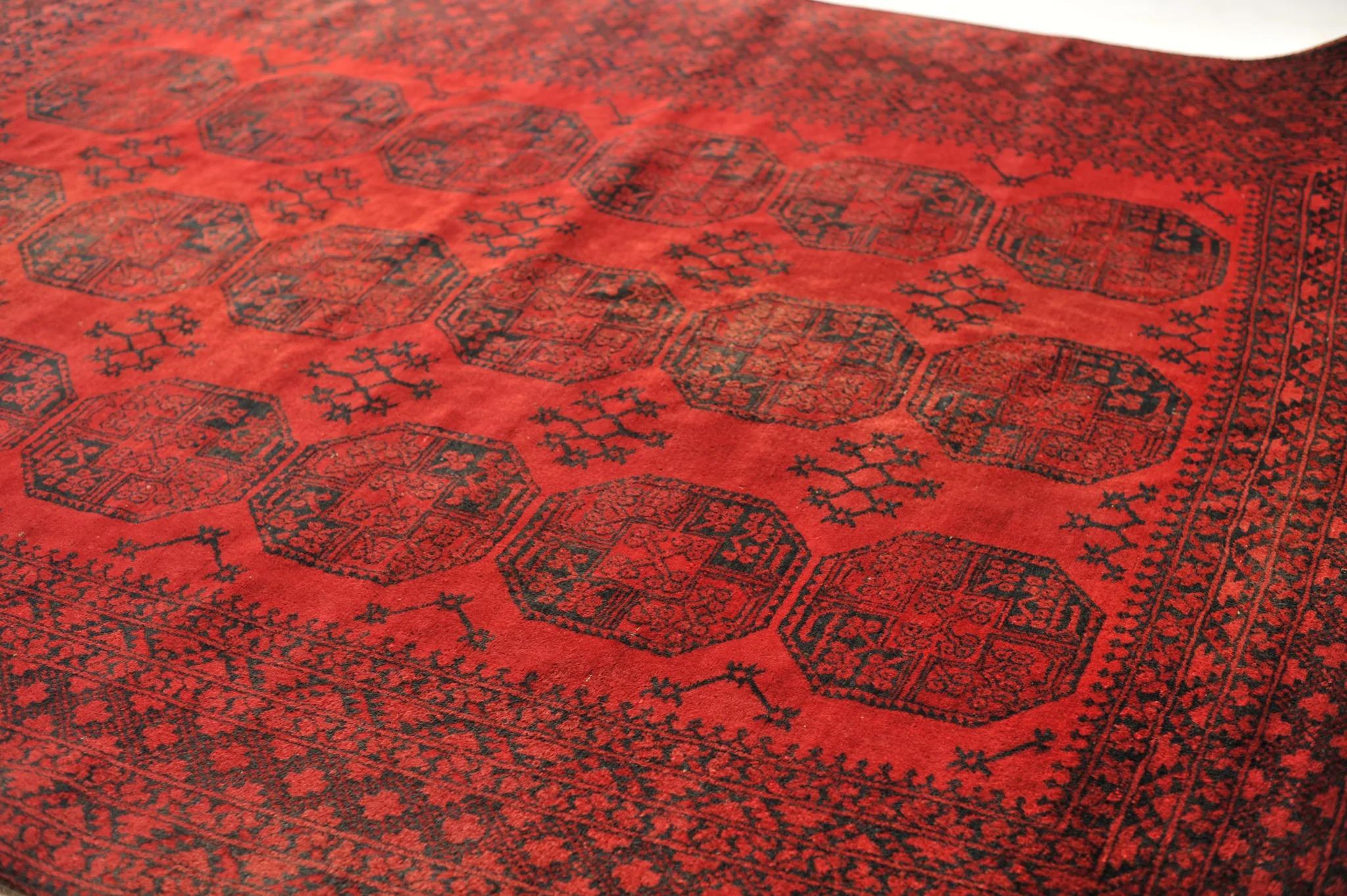 Animal Crossing Lovely Vintage Rug Ersari Elephant & Tracks, circa 1960's For Sale 1