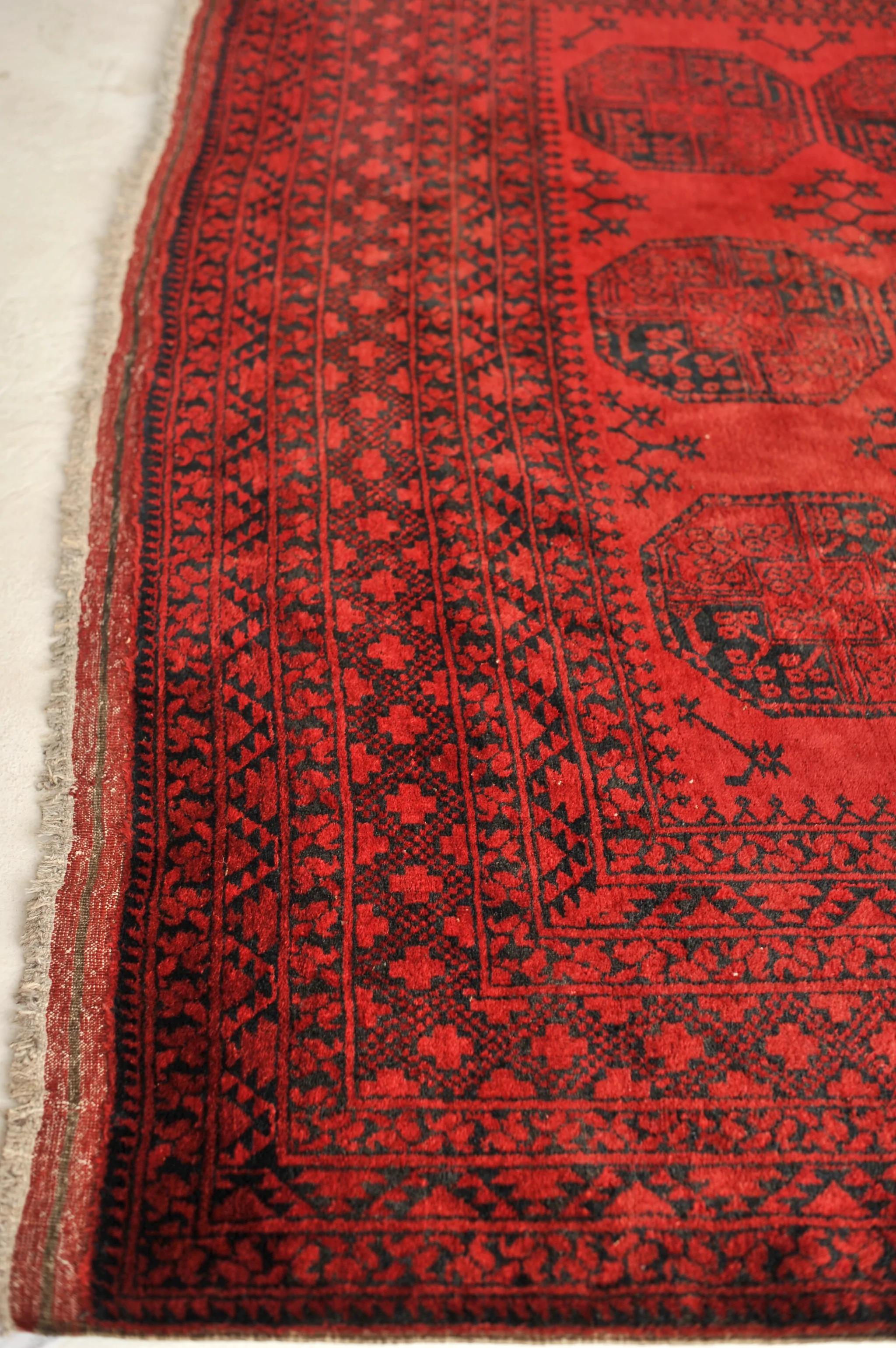Ravissant tapis vintage Ersari Éléphant et sentiers croisés, vers les années 1960 en vente 2
