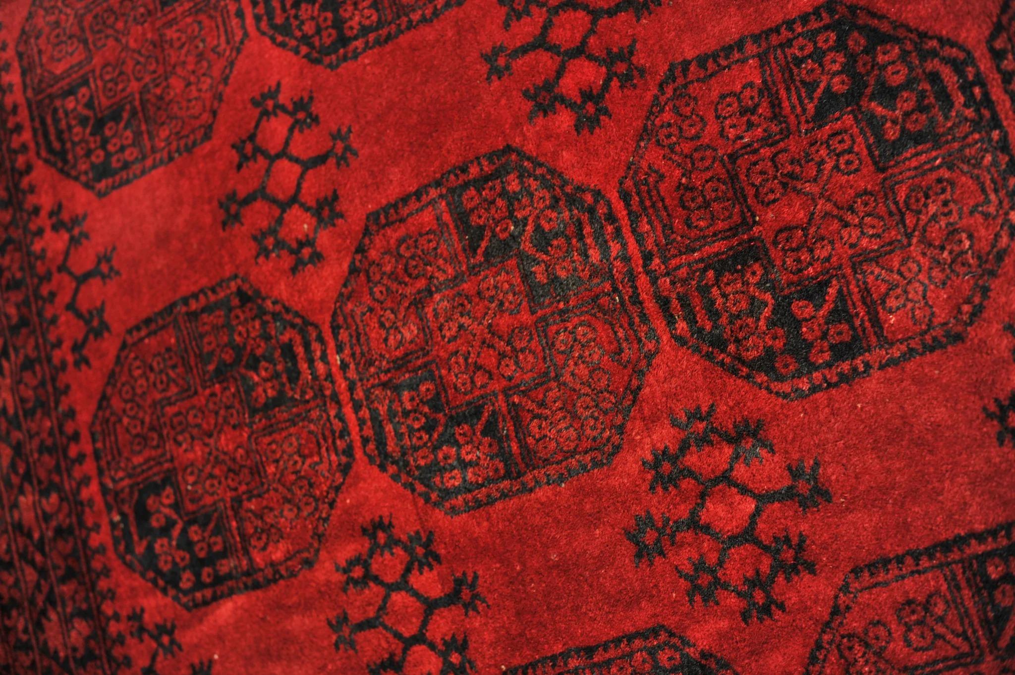Animal Crossing Lovely Vintage Rug Ersari Elephant & Tracks, circa 1960's For Sale 4