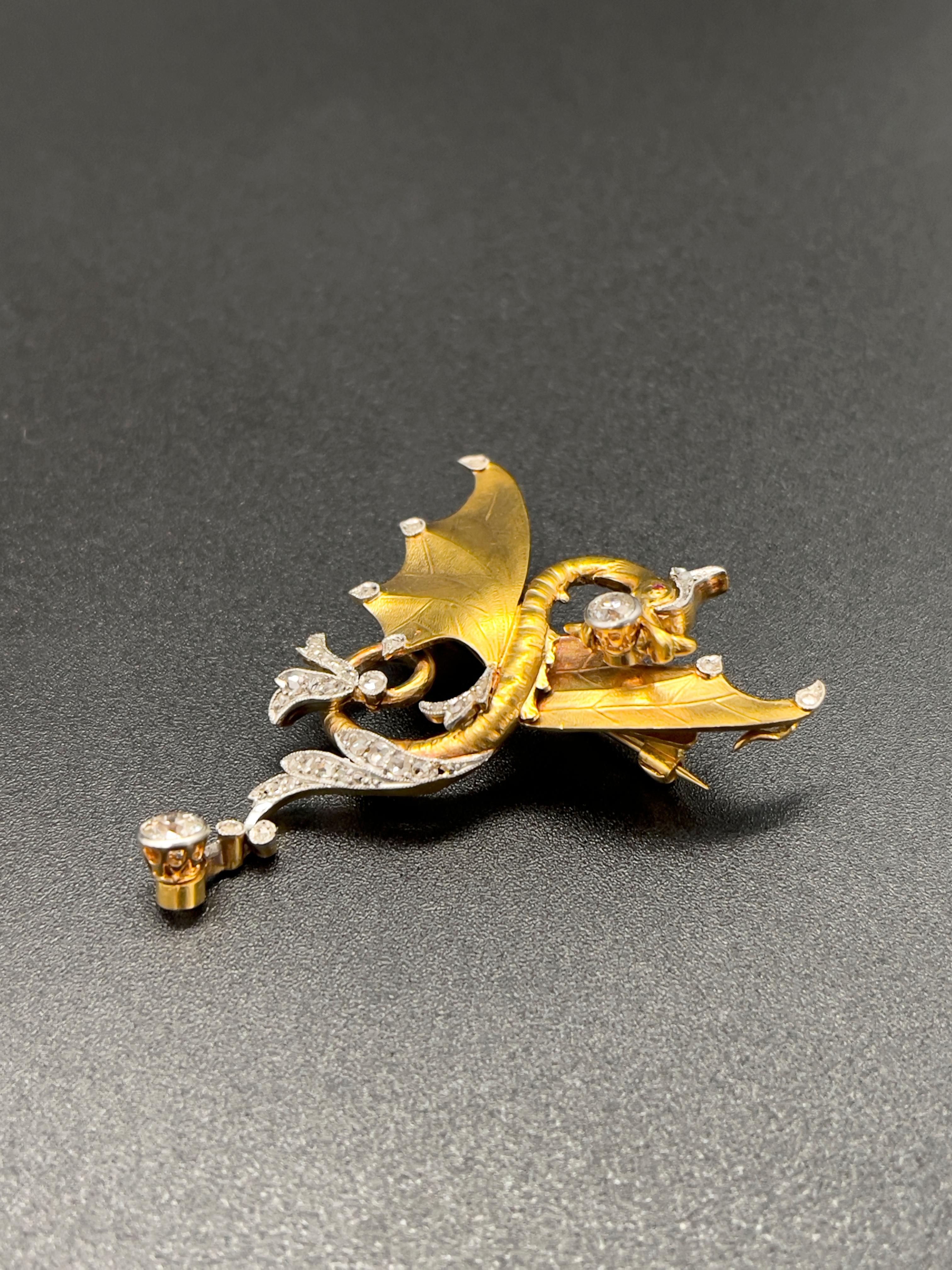  Animal Dragon Diamonds Gold 1890s Chinese Imperial Pendant or Brooch In Excellent Condition For Sale In Viana do Castelo, PT