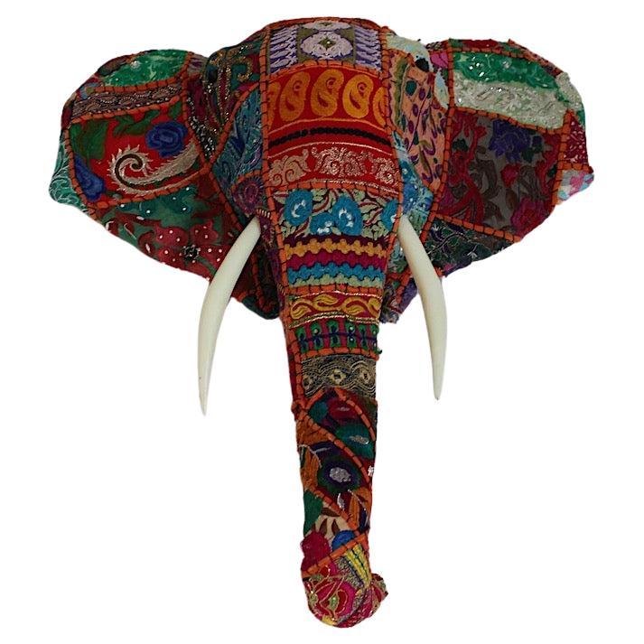 Tête d'éléphant brodée de tissu en patchwork, art populaire animal, Inde, années 1980
