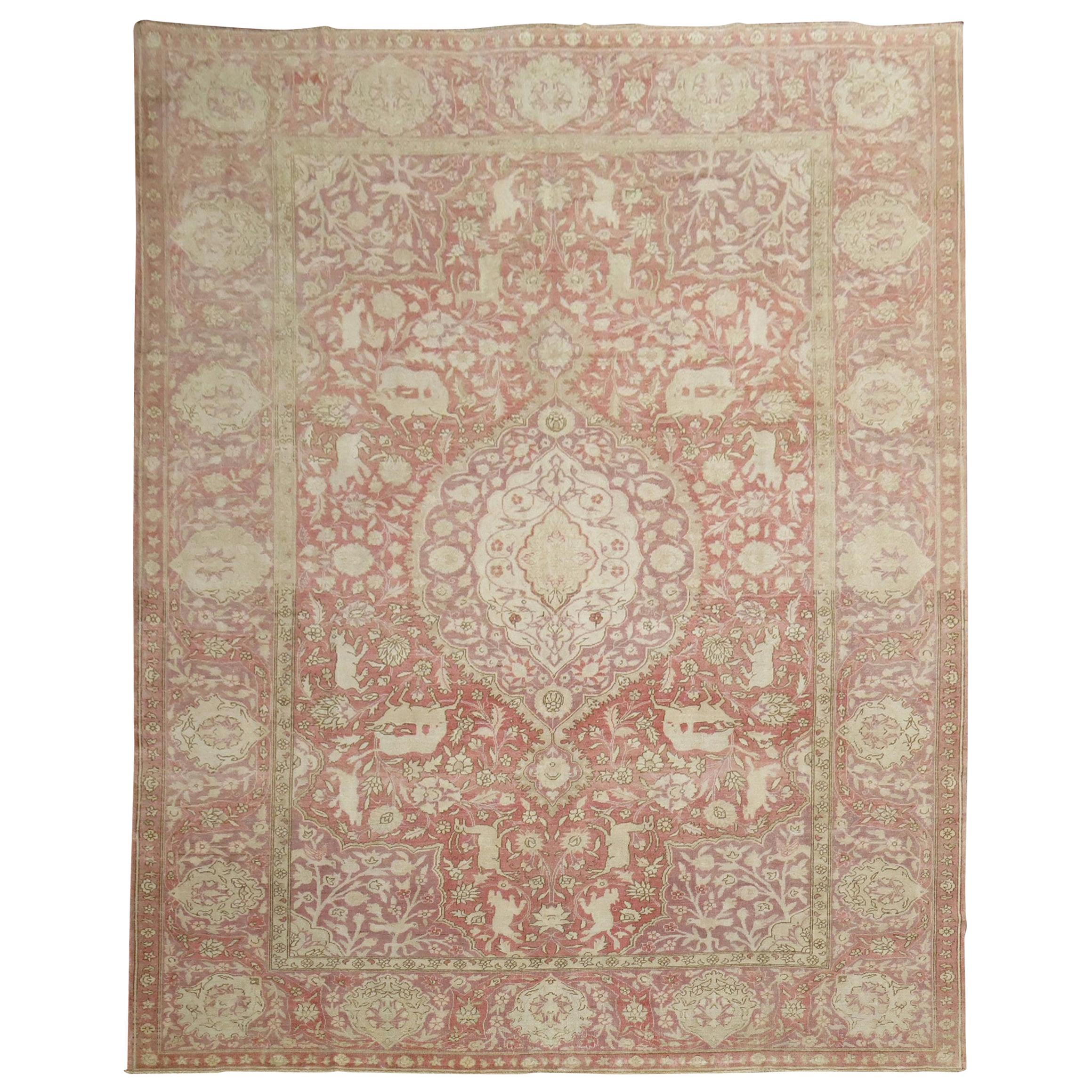 Türkischer Teppich mit Tiermotiv in Rosa und Lavendel in Zimmergröße, 20. Jahrhundert