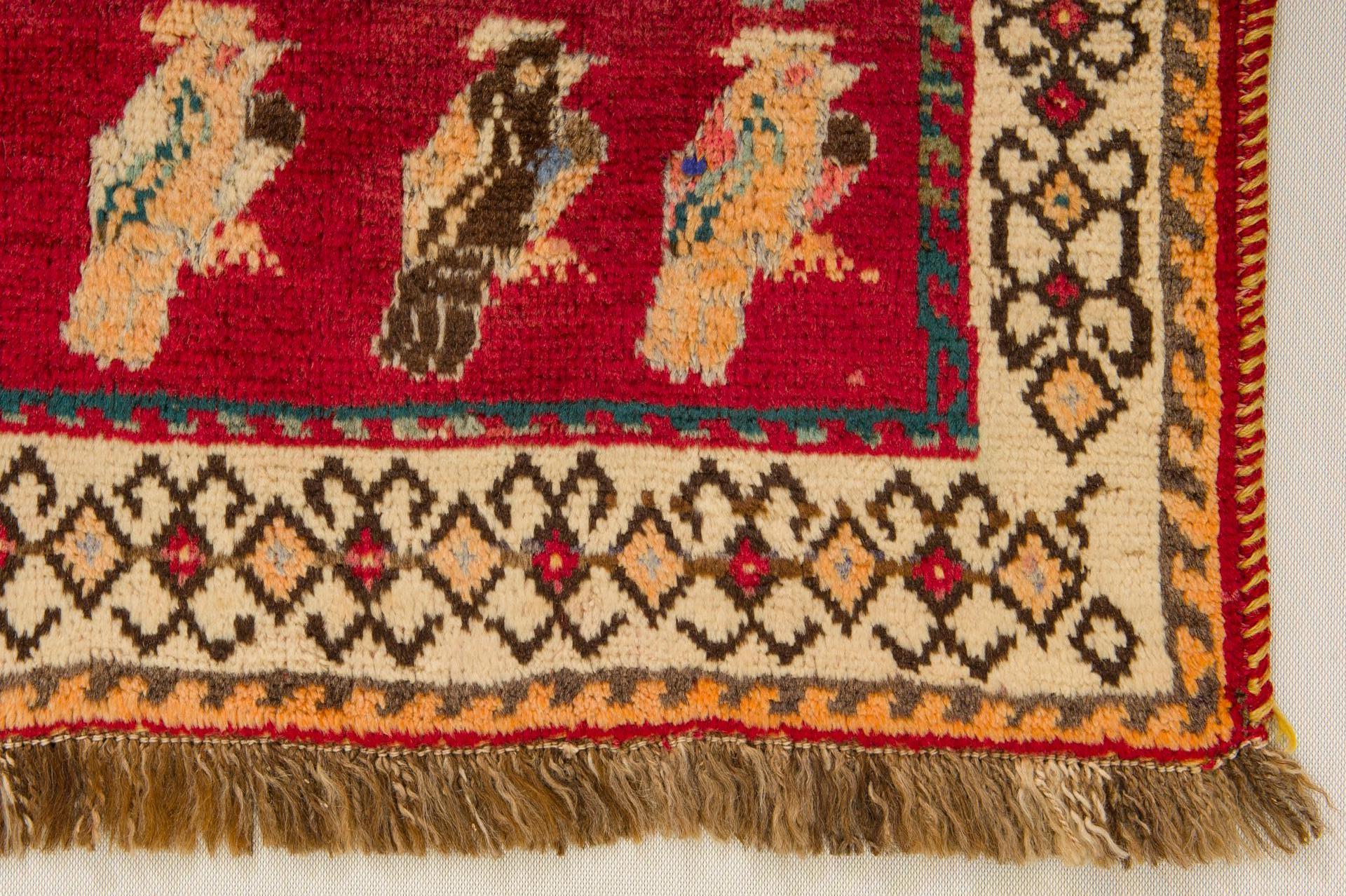 Tier-pictorialer orientalischer Teppich (Zentralasiatisch) im Angebot