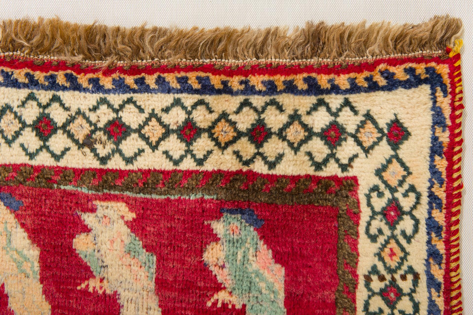Tier-pictorialer orientalischer Teppich (20. Jahrhundert) im Angebot