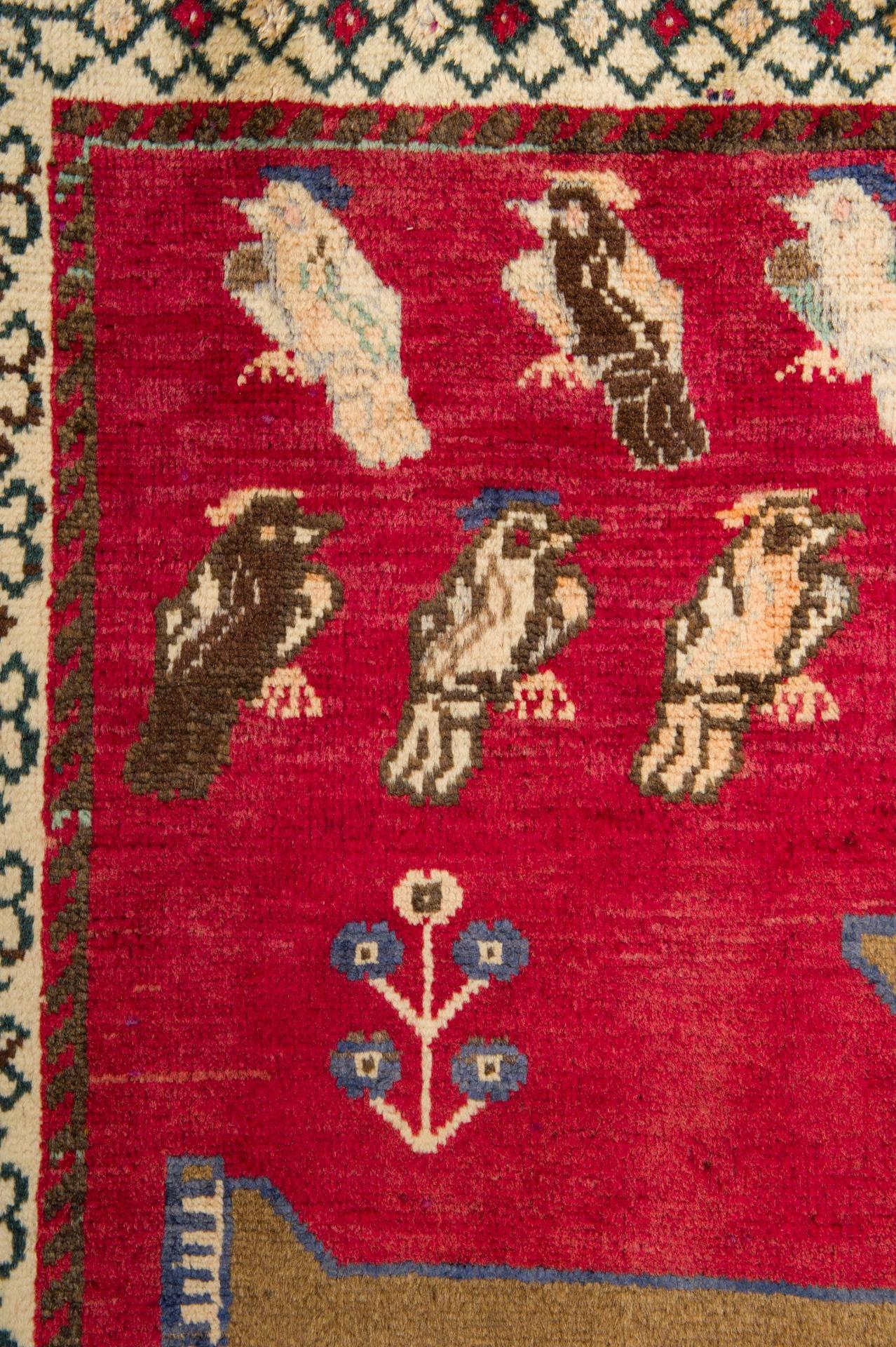 Tier-pictorialer orientalischer Teppich (Wolle) im Angebot