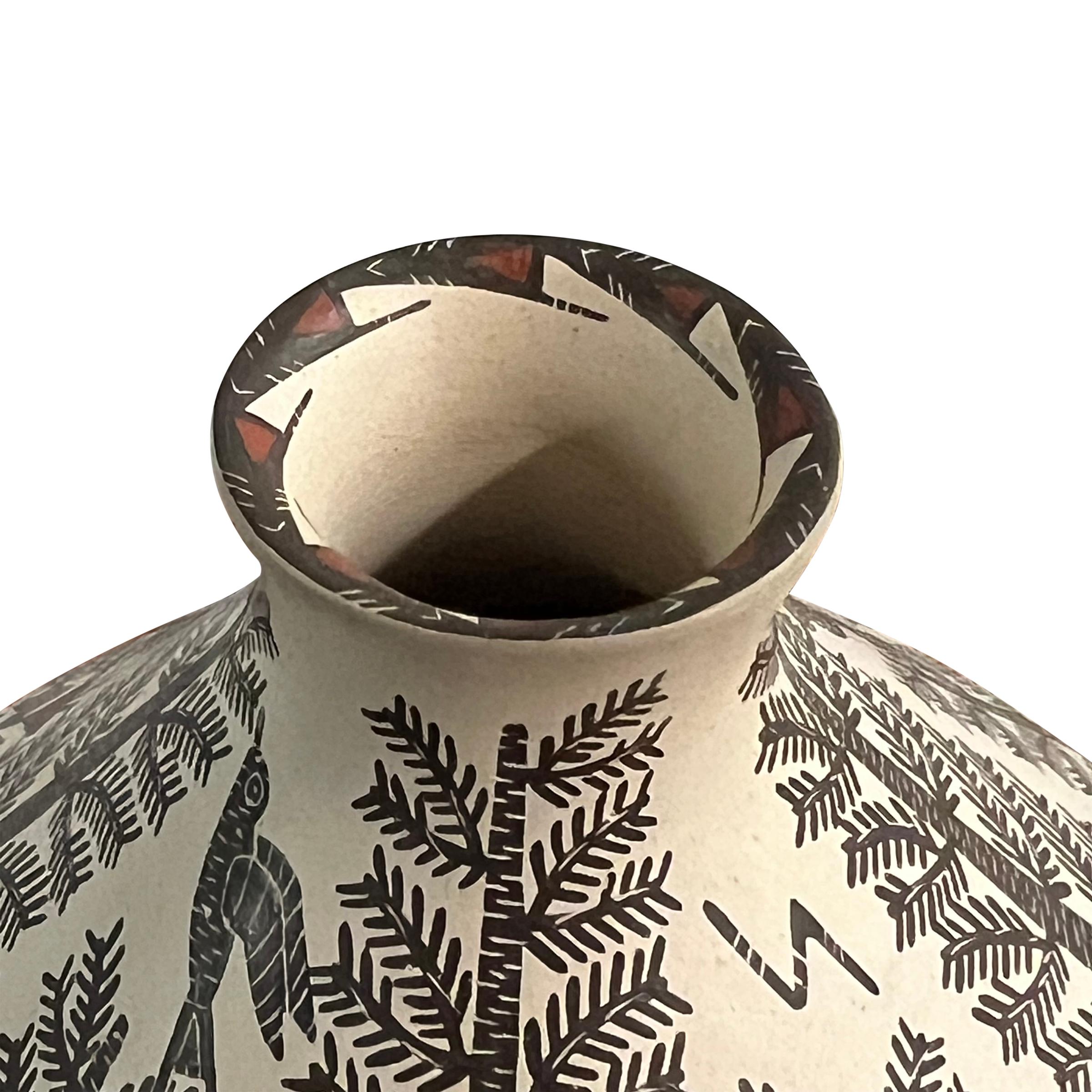 Animal Pot by Mata Ortiz Potter Hector Gallegos In Good Condition In Chicago, IL