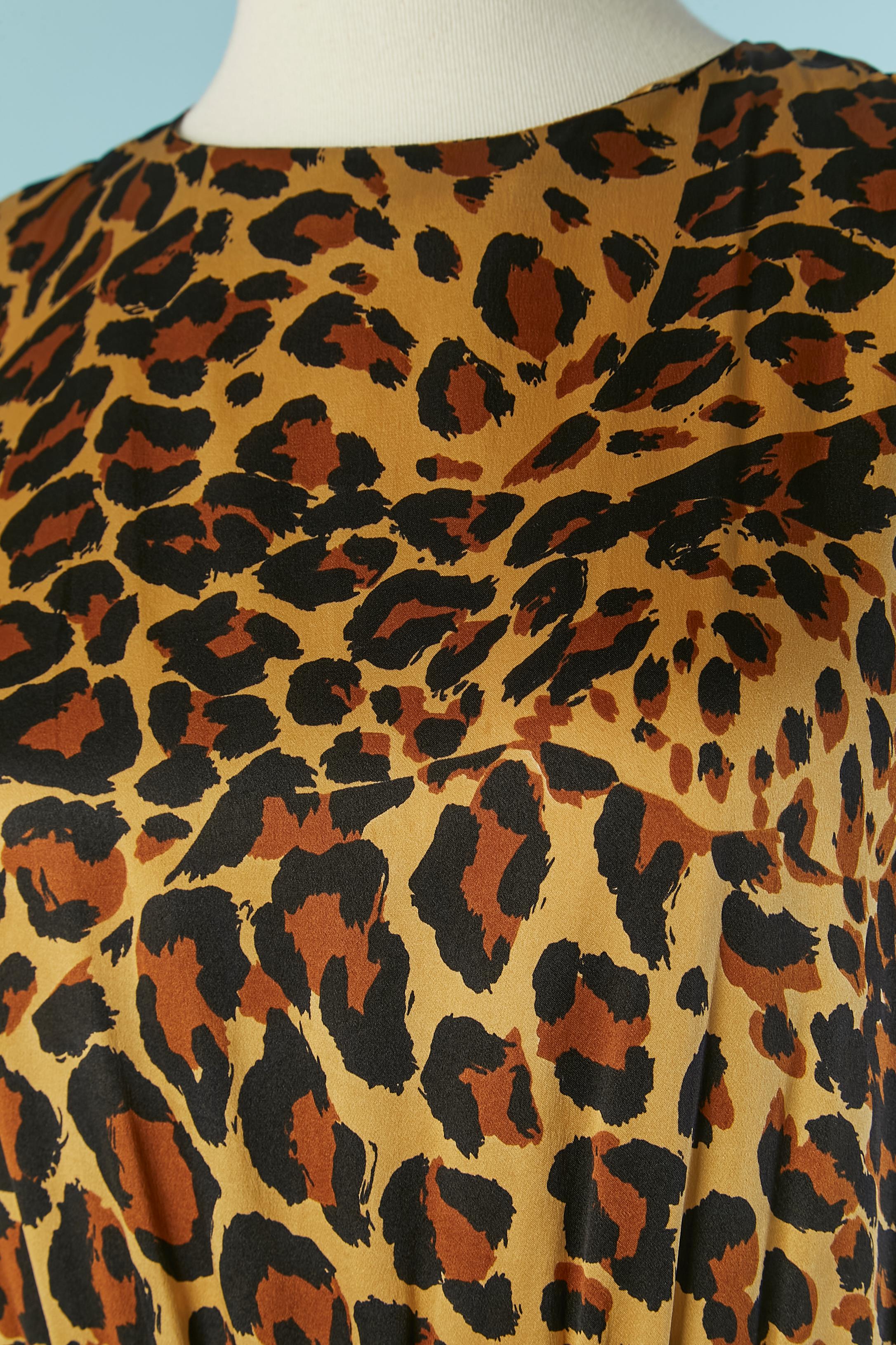 Animal print cocktail dress. No fabric composition tag but probably rayon. 
Zip closure on the middle back. Split on the side front, lenght= 22cm.
Pocket on both side.
SIZE 38 (Fr) M 