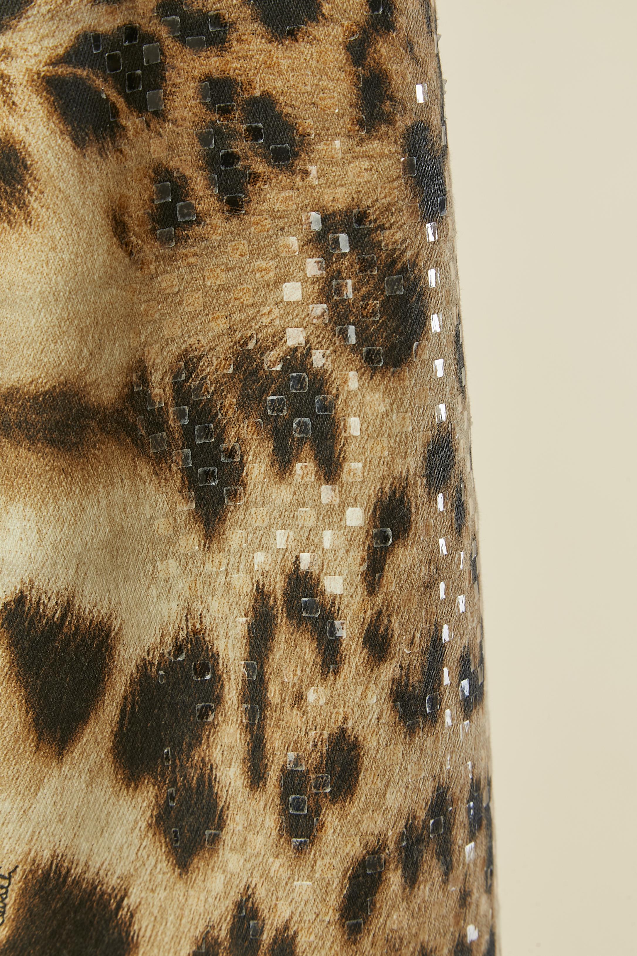 Uomo Pantaloni in cotone con stampa animalier e applicazioni in plastica trasparente Roberto Cavalli in vendita