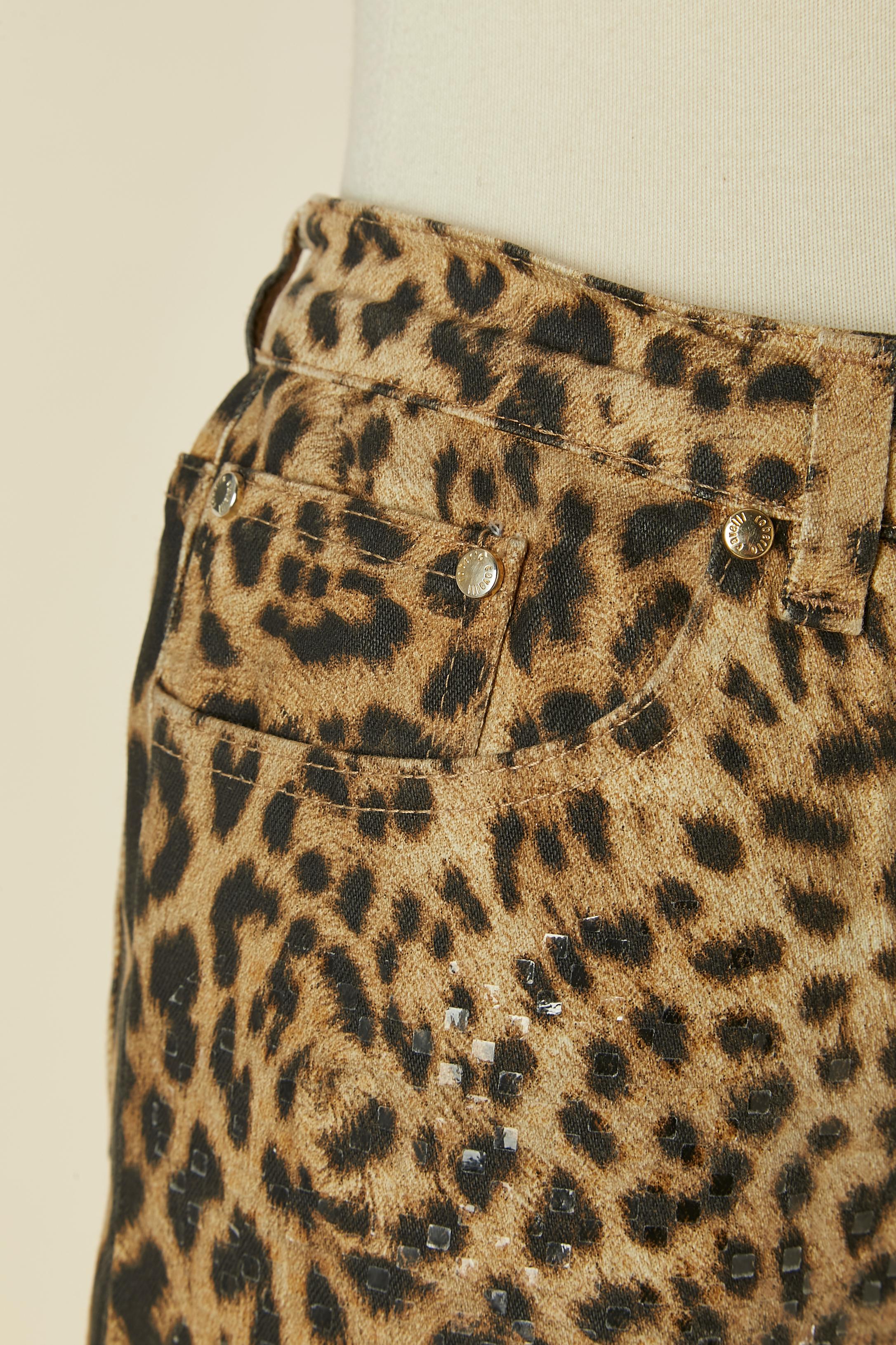 Pantaloni in cotone con stampa animalier e applicazioni in plastica trasparente Roberto Cavalli in vendita 1