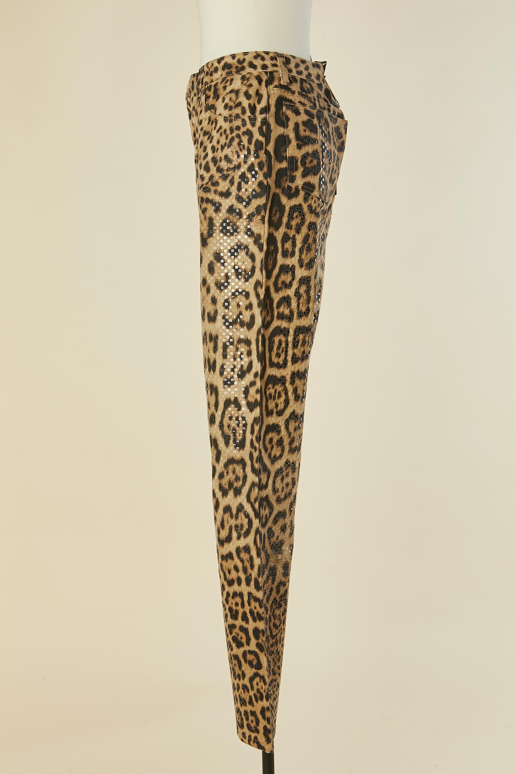 Pantaloni in cotone con stampa animalier e applicazioni in plastica trasparente Roberto Cavalli in vendita 2