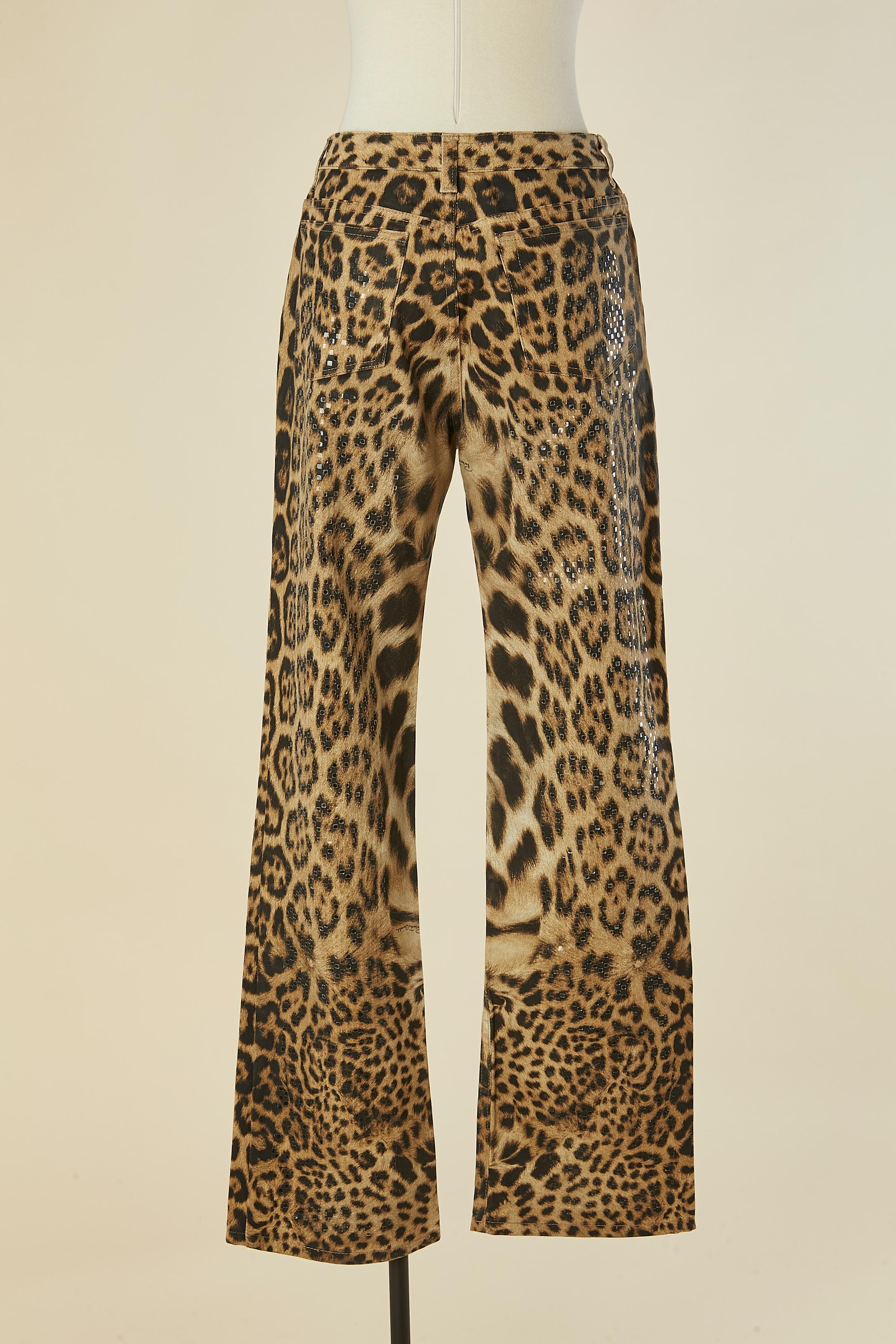 Pantaloni in cotone con stampa animalier e applicazioni in plastica trasparente Roberto Cavalli in vendita 3
