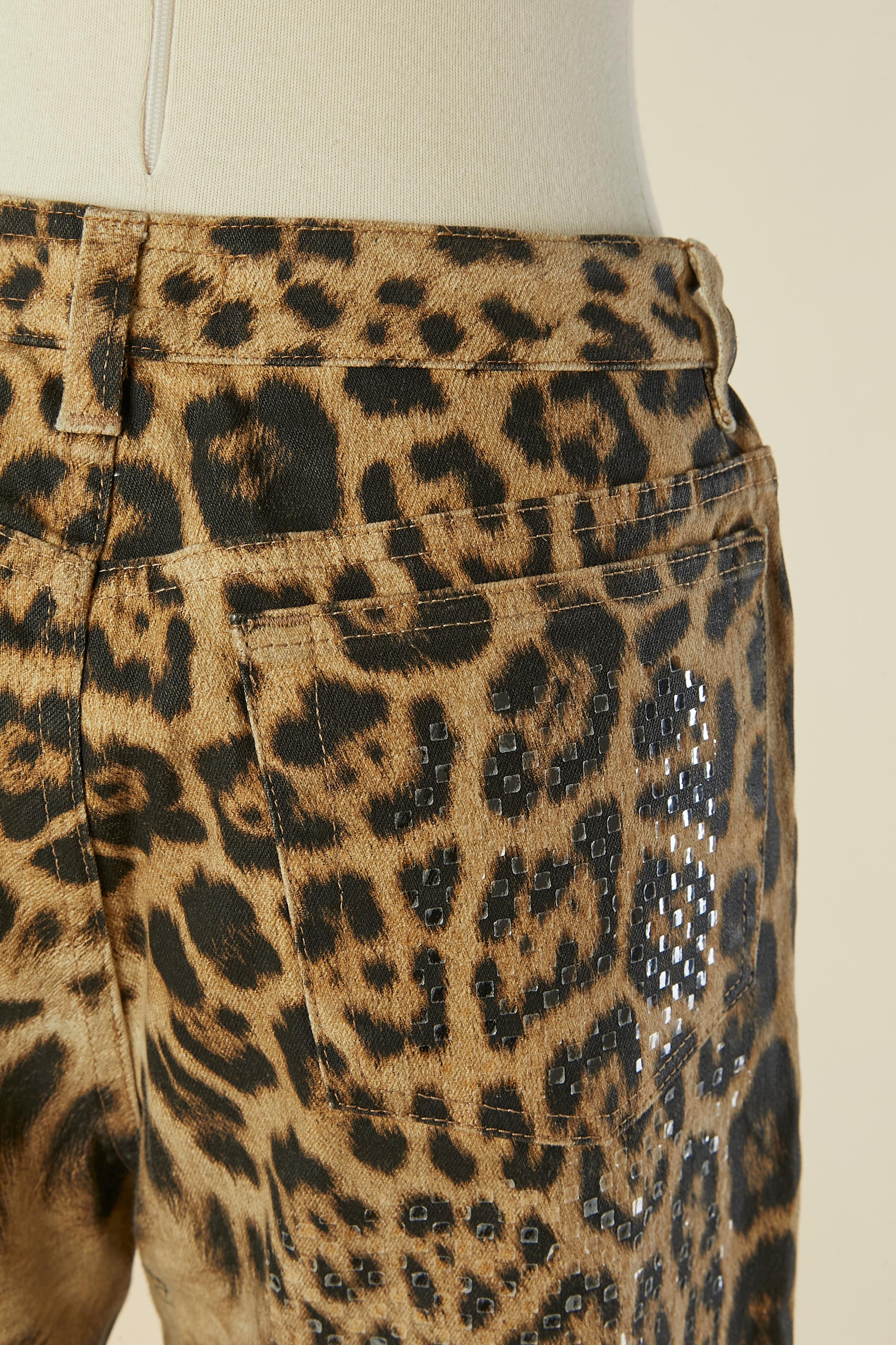 Pantaloni in cotone con stampa animalier e applicazioni in plastica trasparente Roberto Cavalli in vendita 4