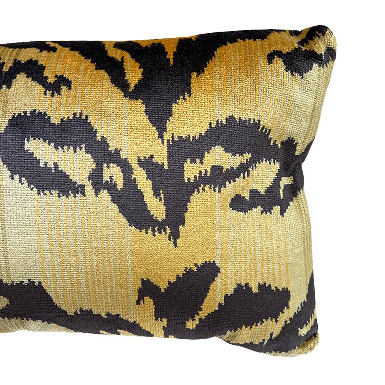 Animal Print le Tiger Lumbar Pillow with Down Fill  In New Condition For Sale In Oklahoma City, OK