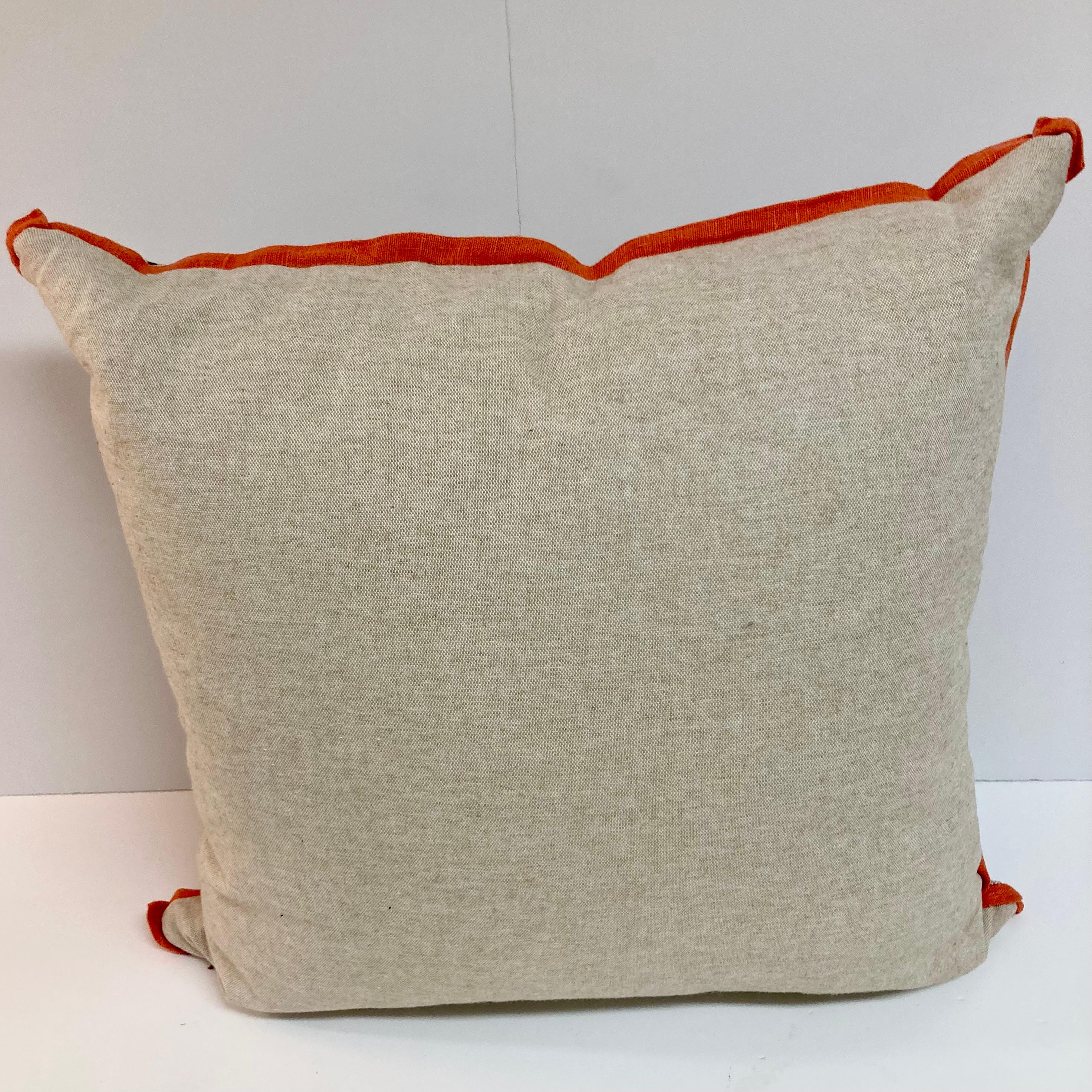 Coussin de jeu imprimé animal avec détails en lin corail en vente 4