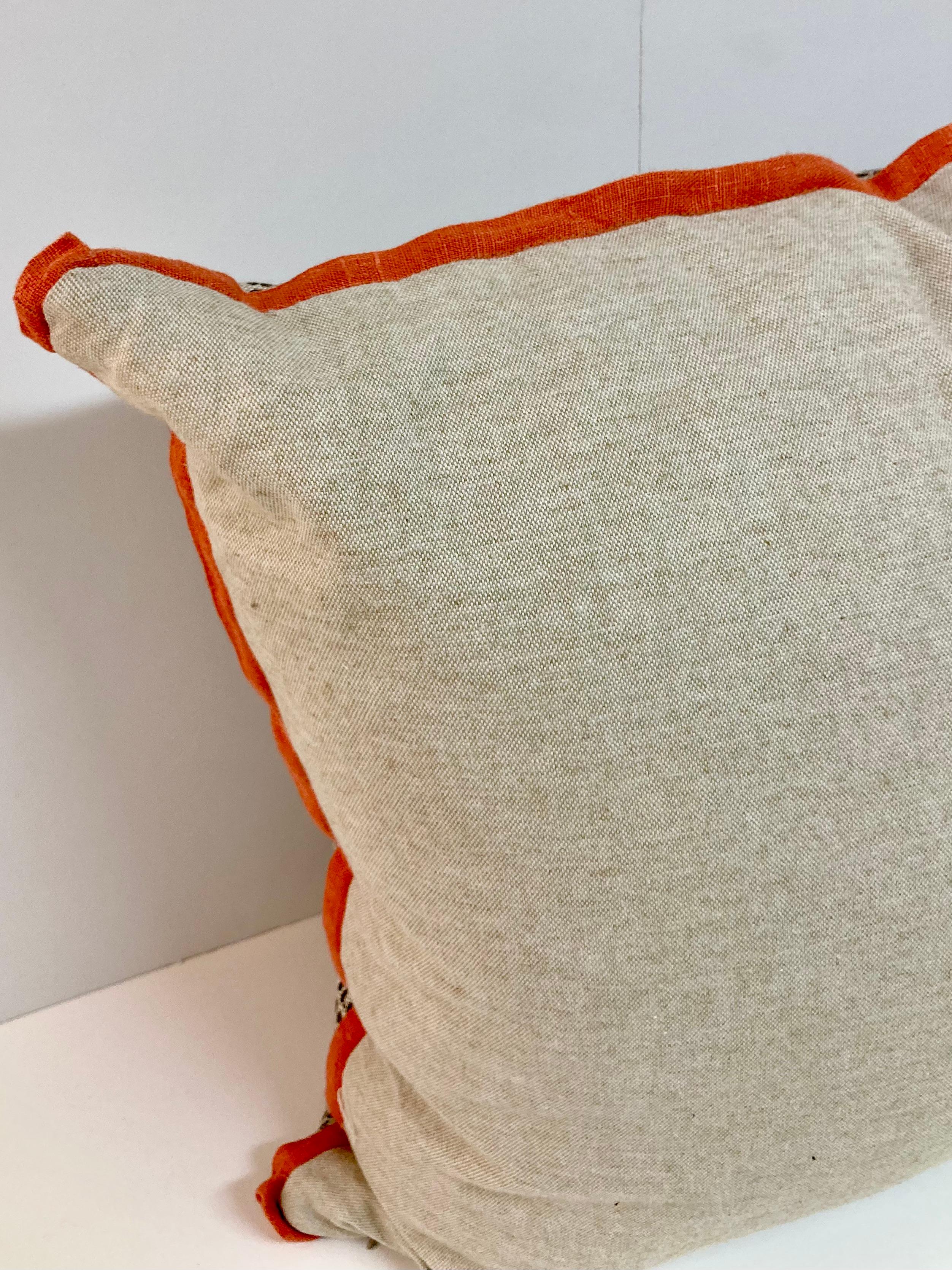 Coussin de jeu imprimé animal avec détails en lin corail en vente 5