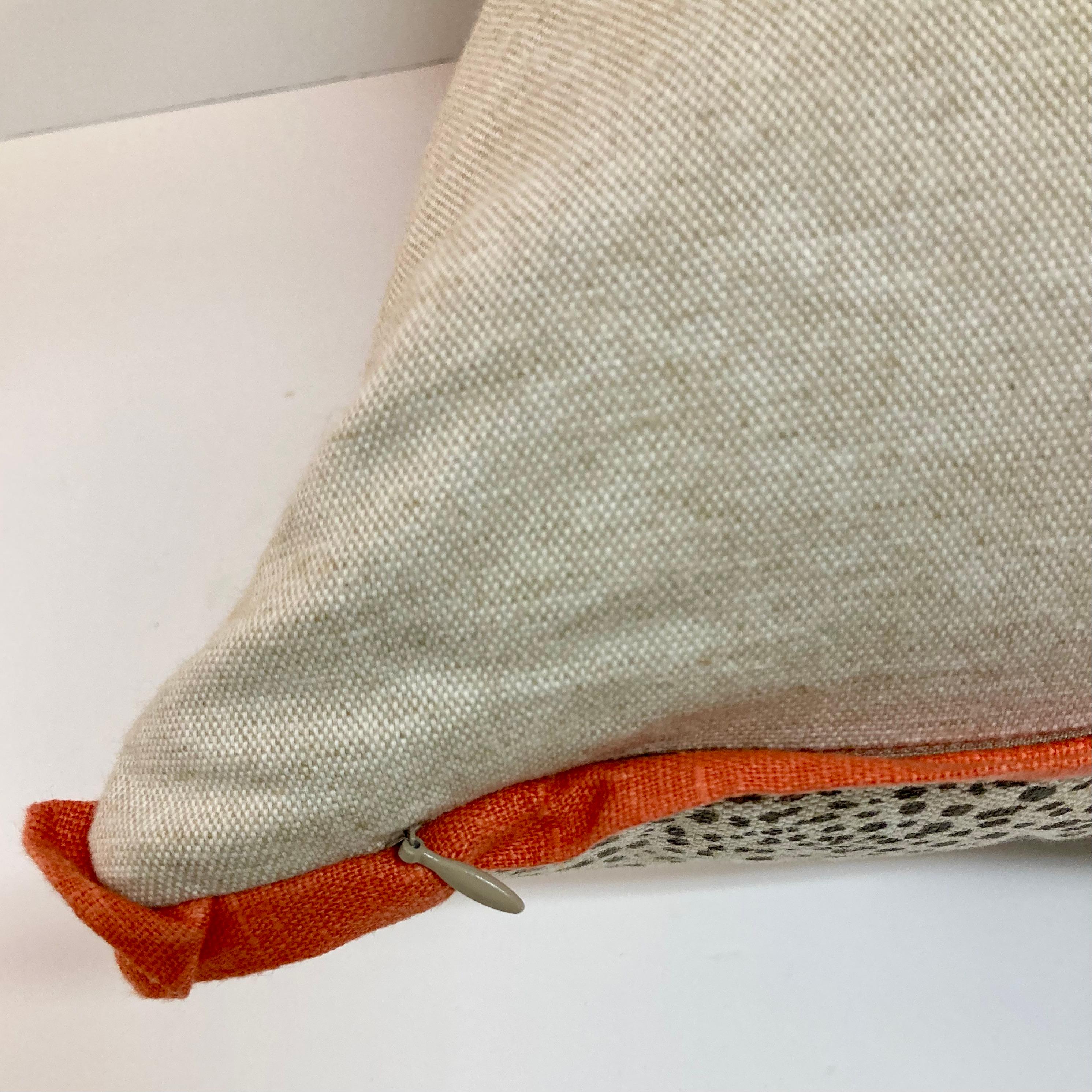 Coussin de jeu imprimé animal avec détails en lin corail en vente 6