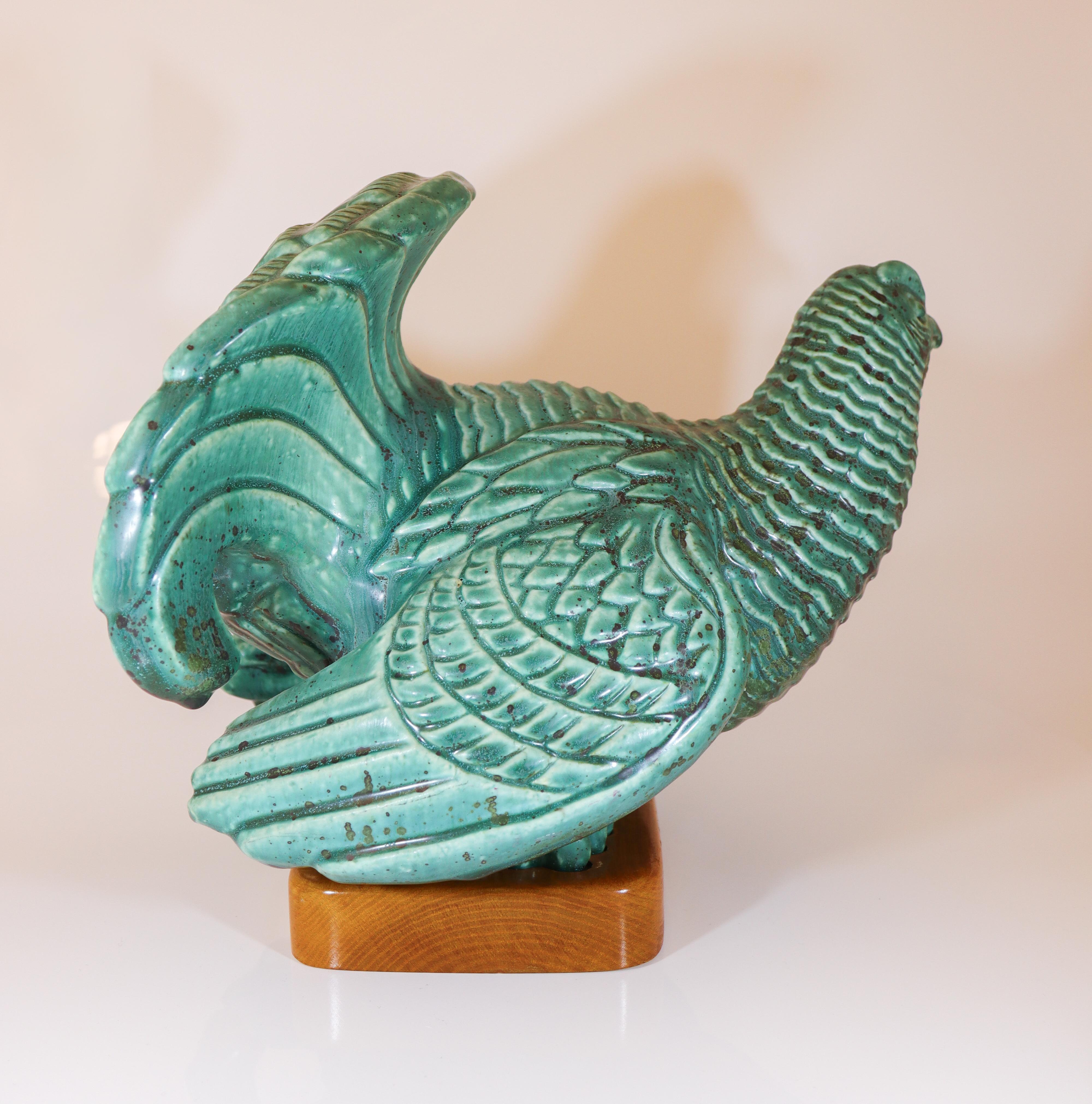 Scandinavo moderno Scultura animale di un gallo cedrone Gunnar Nylund Rörstrand Metà del XX secolo in vendita