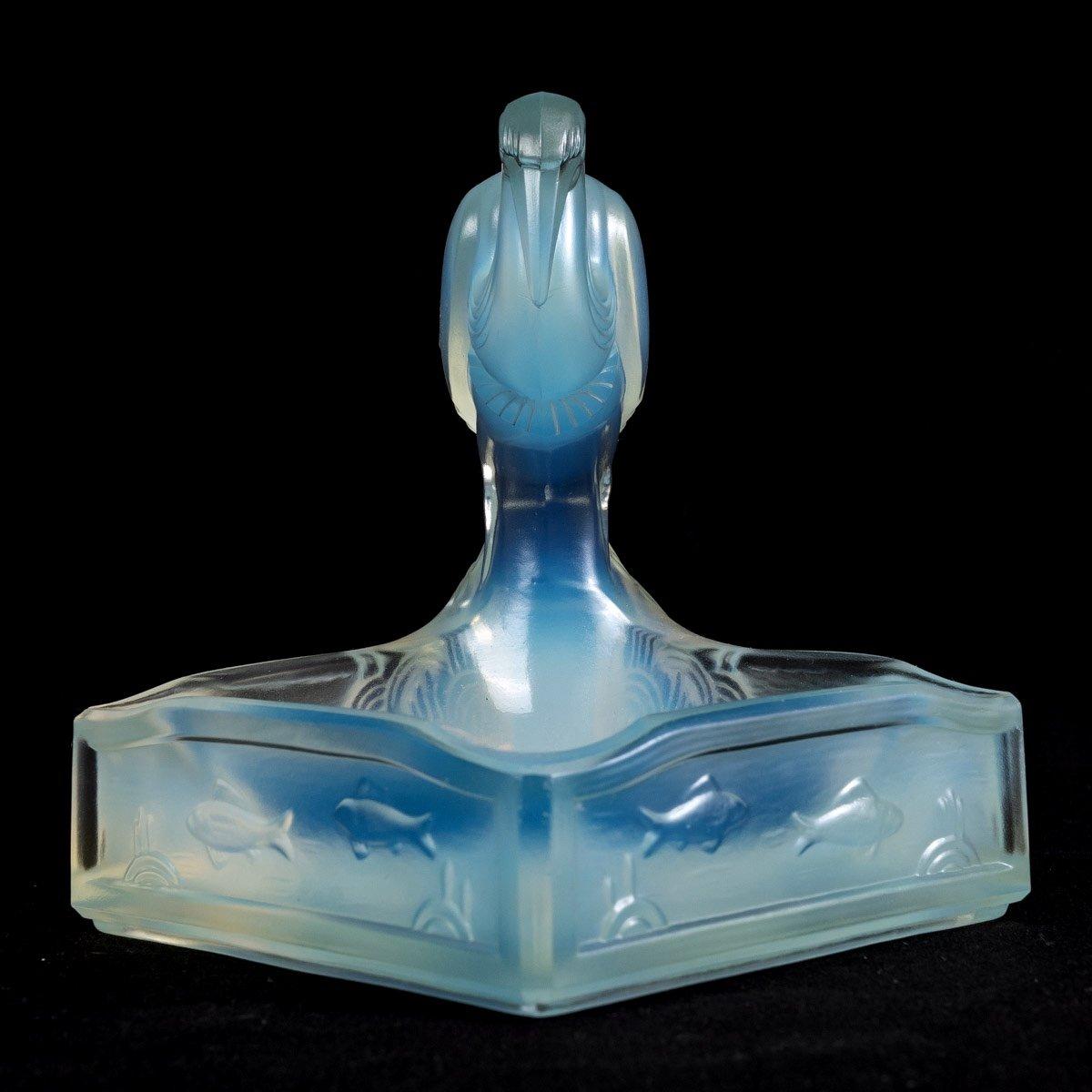 Belgian Animal Sculpture - Opalescent Molded Pressed Glass Charles Graffart - Art Deco For Sale