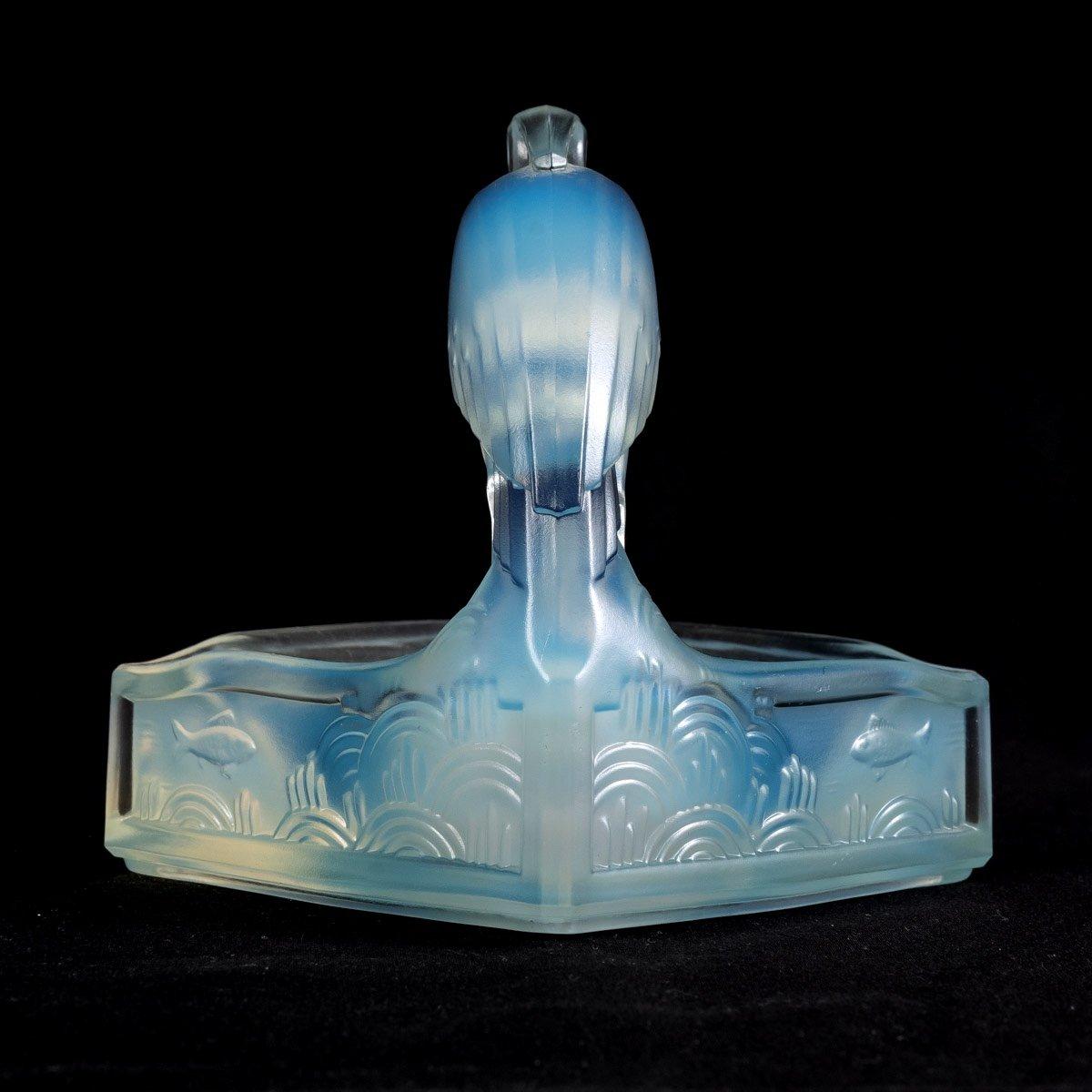 20th Century Animal Sculpture - Opalescent Molded Pressed Glass Charles Graffart - Art Deco For Sale