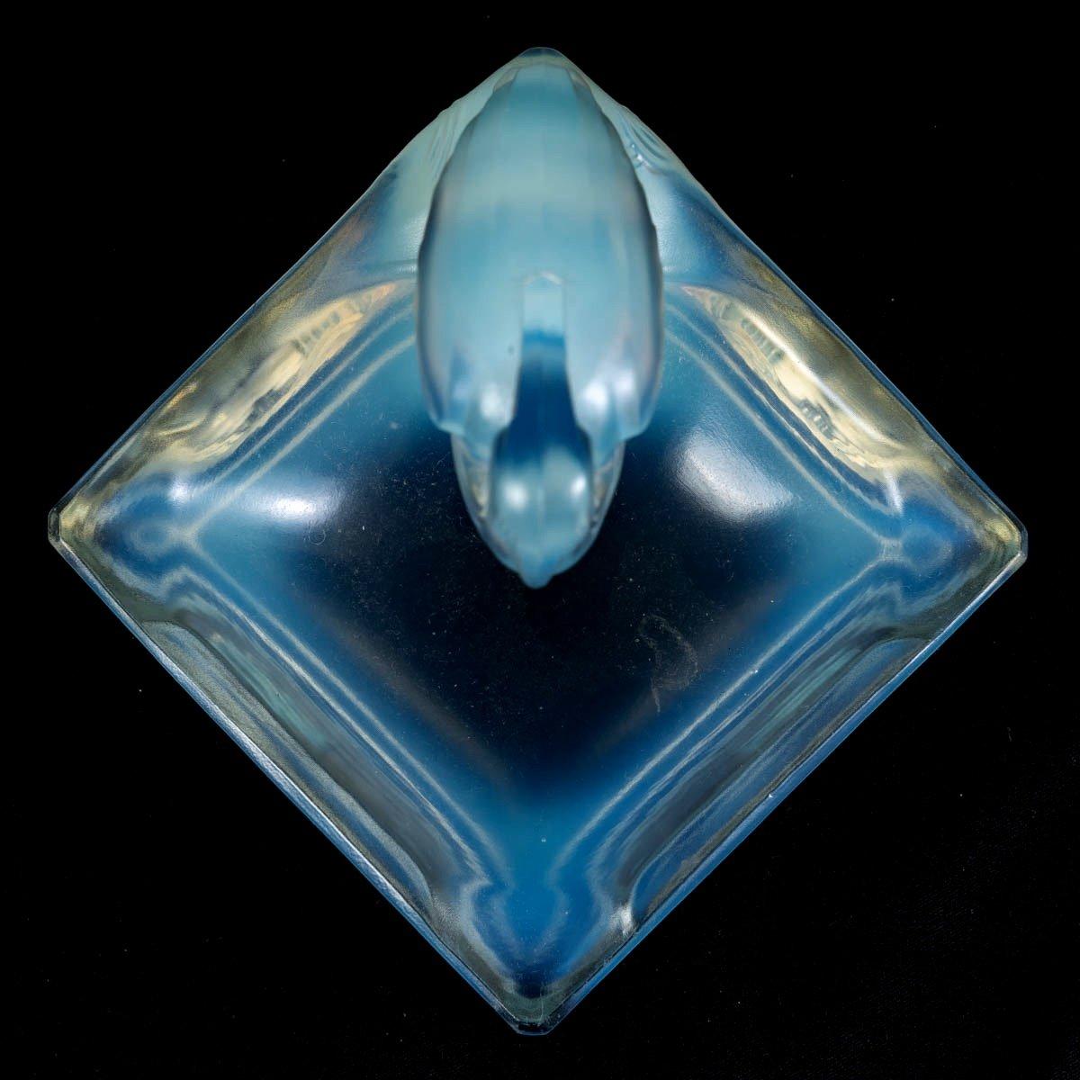 Animal Sculpture - Opalescent Molded Pressed Glass Charles Graffart - Art Deco For Sale 2